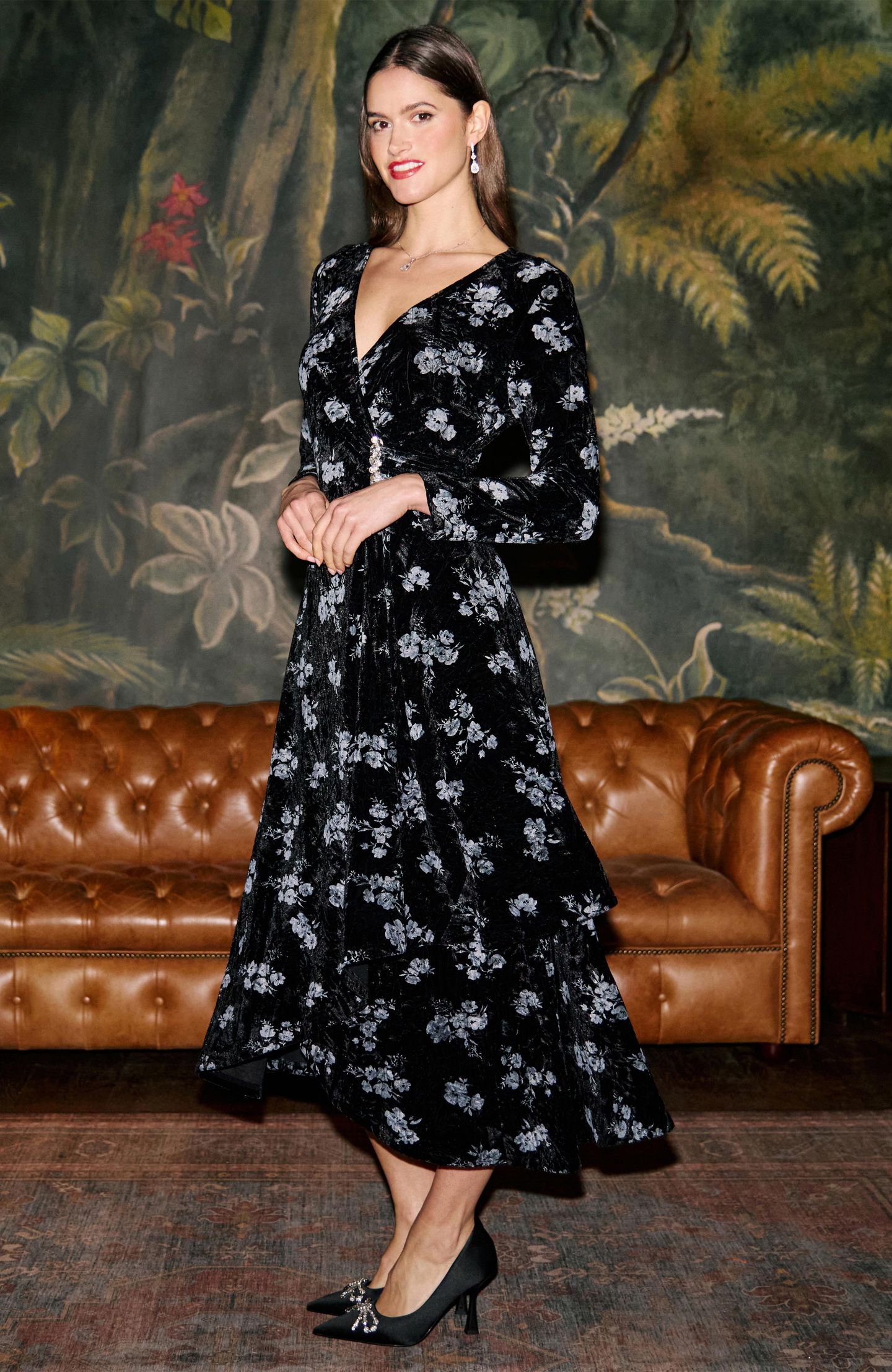 Женское платье Yumi Floral Velvet Midi Wrap, цвет: Чёрный — фото 7
