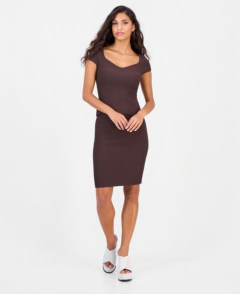 Женские комплекты GUESS Ottoman Curve Sweetheart Short-Sleeve Sweater & High-Waisted Pencil Sweater Skirt, цвет: Тёмный кофейный