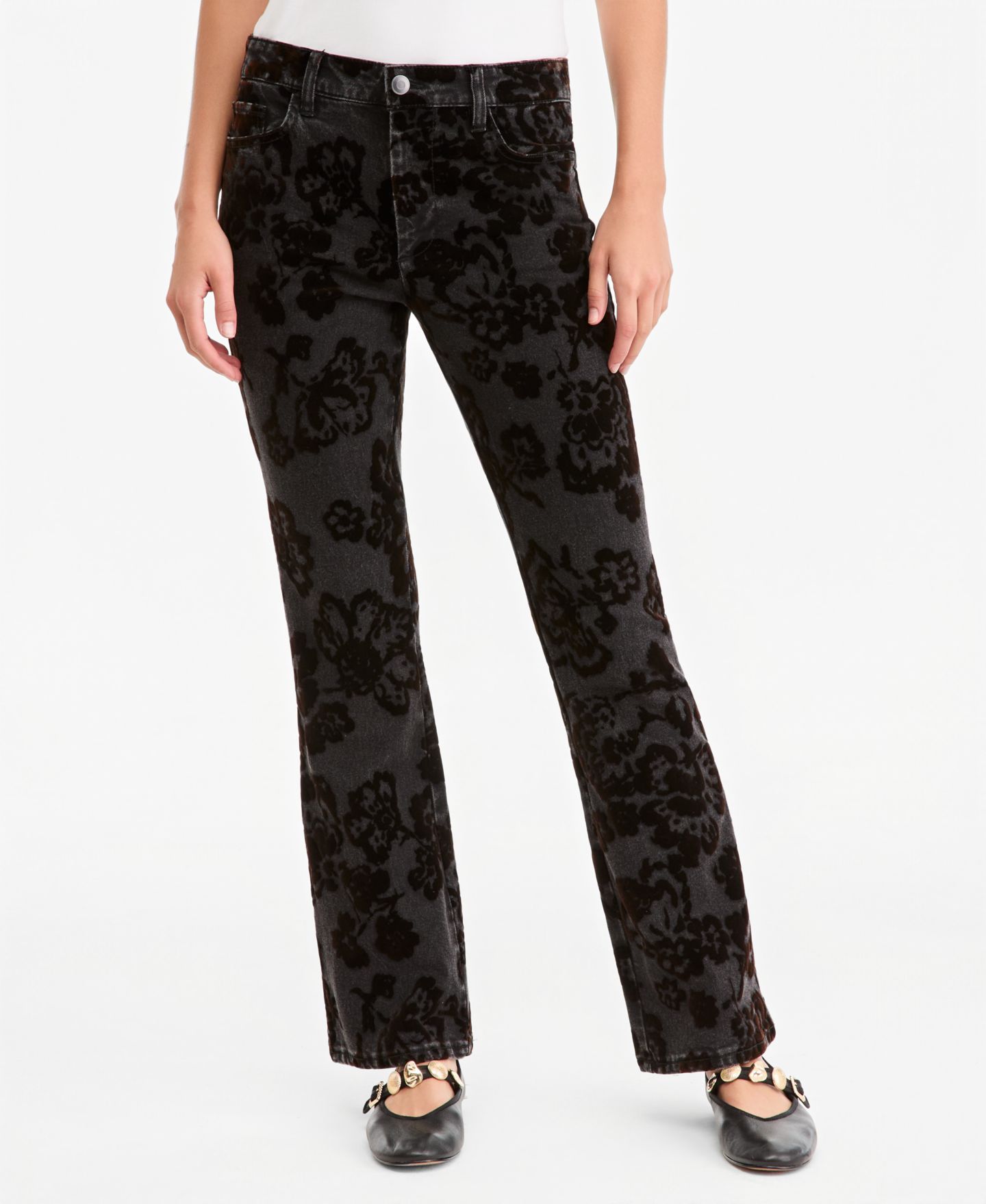 Женские брюки And Now This Petite Flocked Floral-Print Flared-Leg Denim, цвет: Тёмный коричневый — фото 3