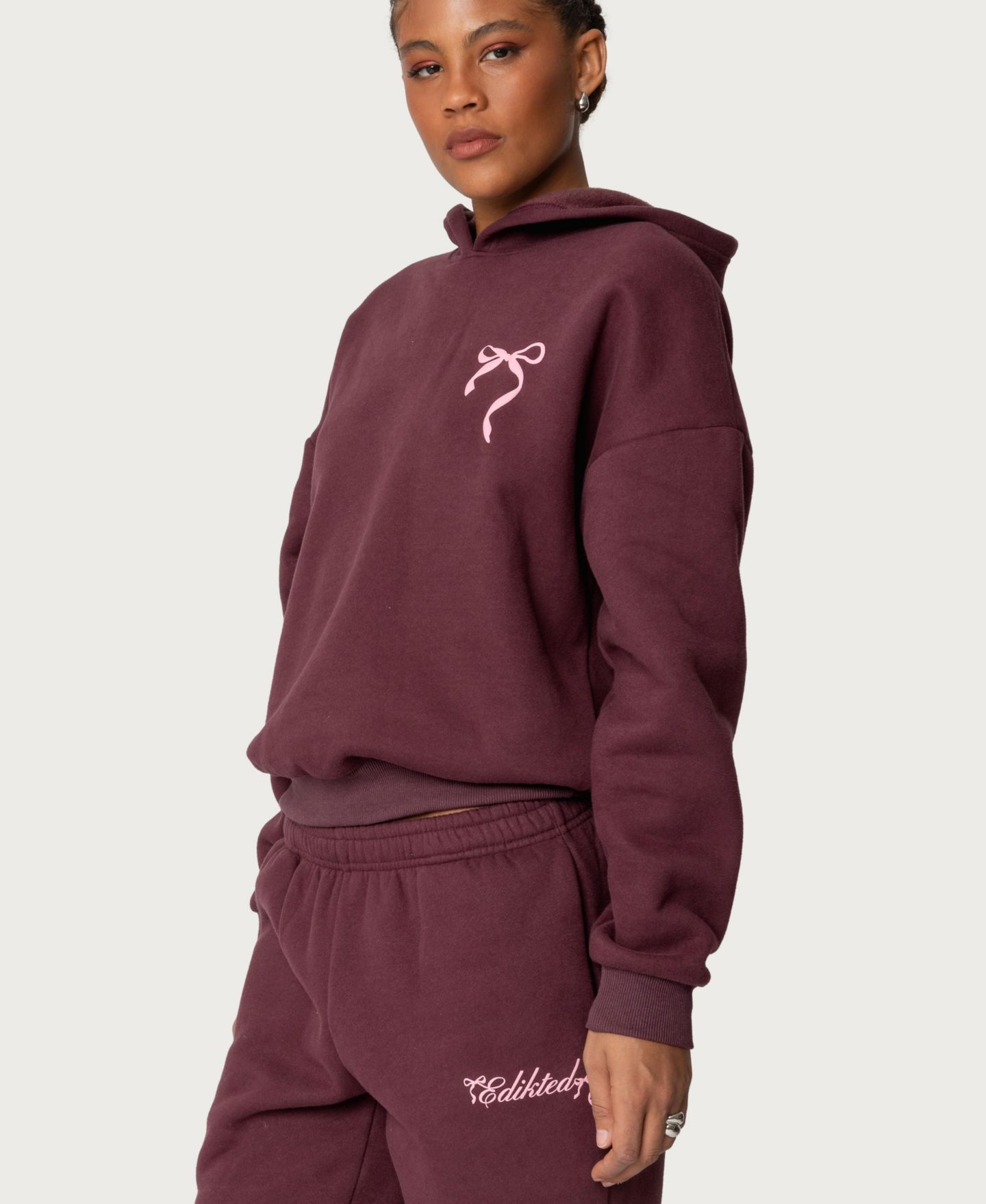 Женское худи Edikted Sasha Oversized Graphic Fleece, цвет: Бордовый — фото 4