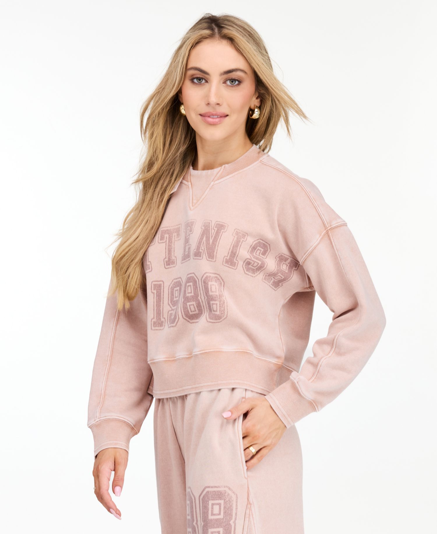 Women's 1988 Lounge Cropped Graphic Long-Sleeve Sweatshirt