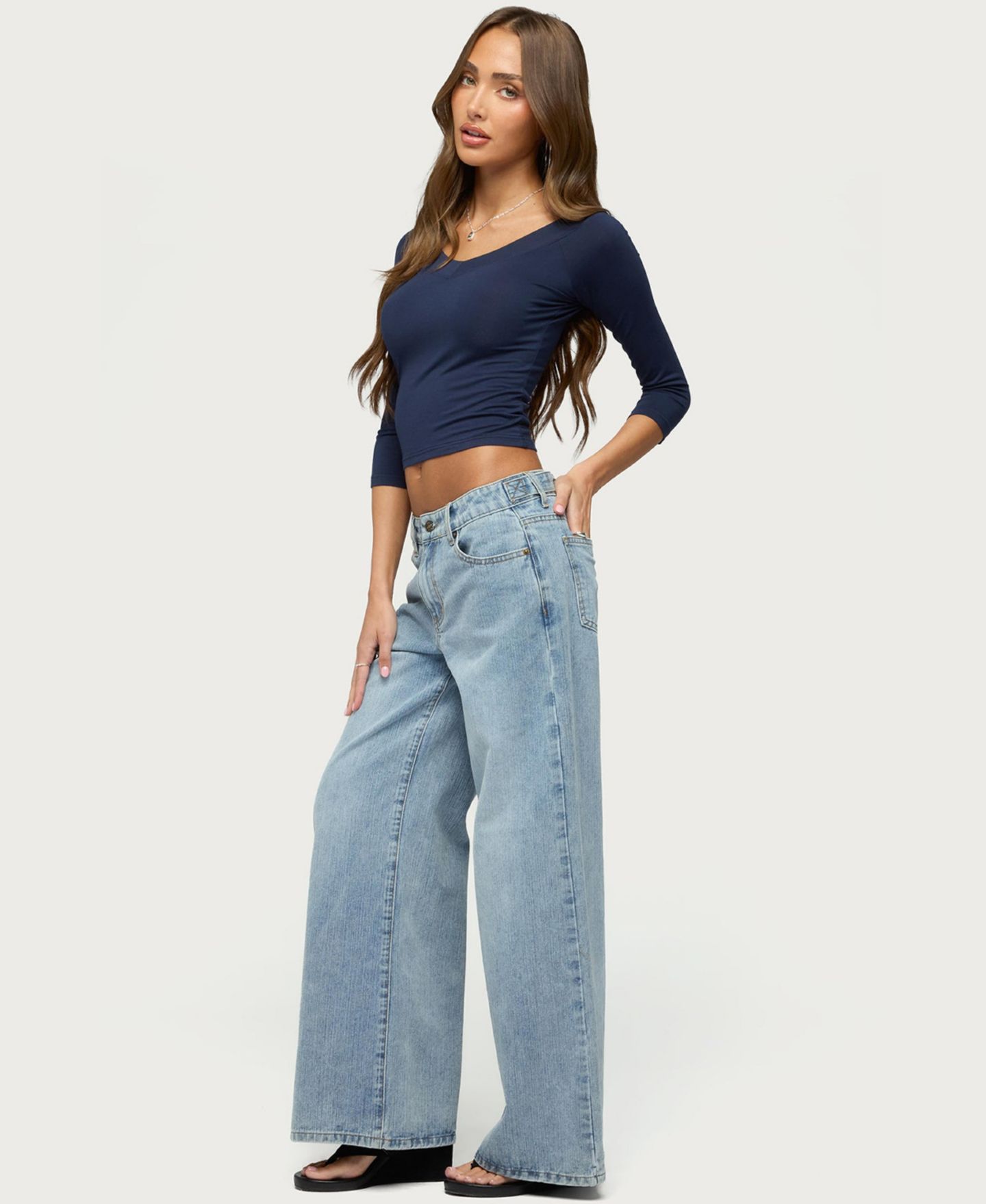 Женский топ Edikted Cecilie Cropped V-Neck 3/4-Sleeve, цвет: Тёмно-синий — фото 3