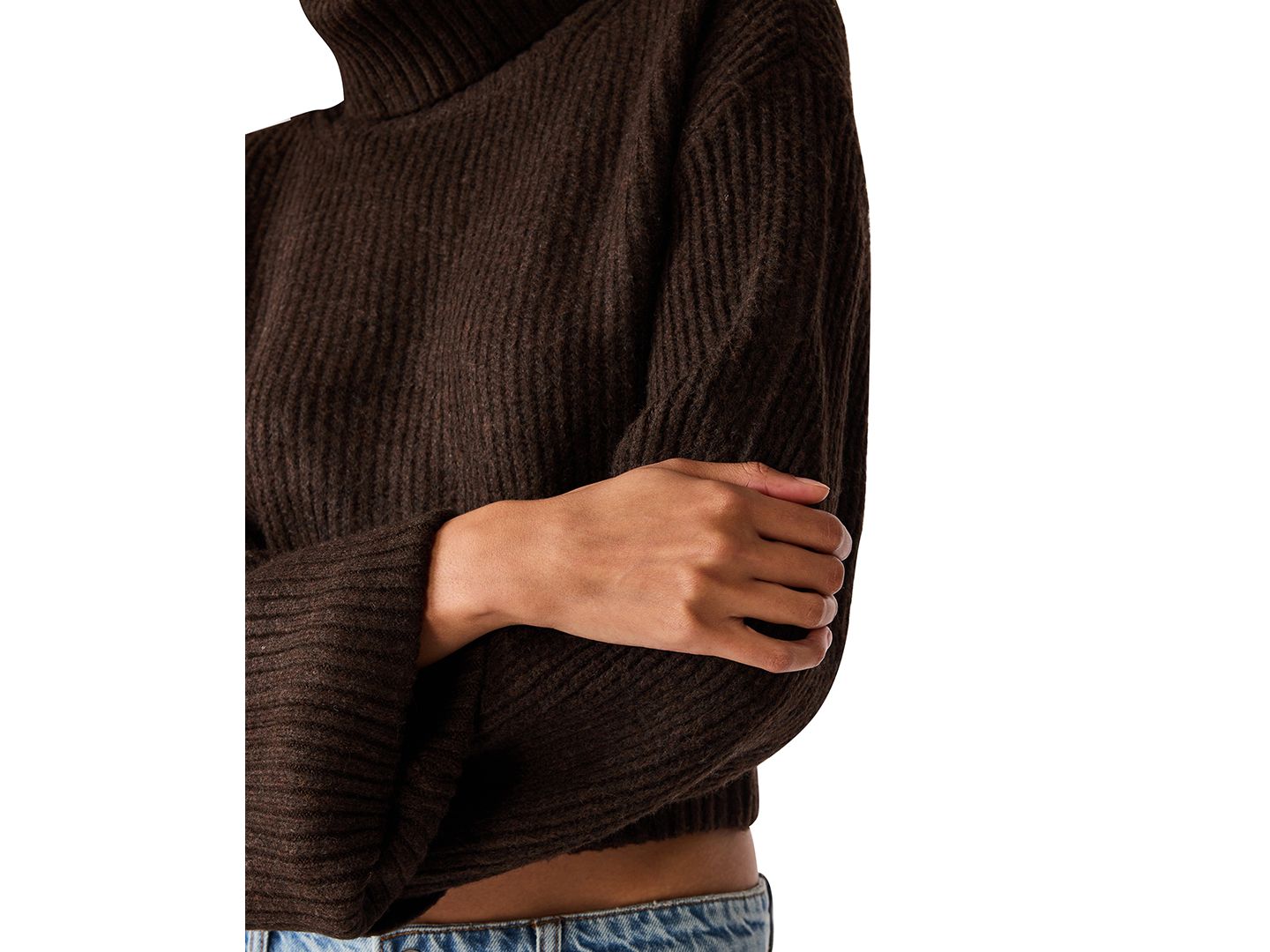 Женский свитер Steve Madden Adelaide Oversized Cropped Ribbed-Knit Long-Sleeve Turtleneck, цвет: Dark Espreeo — фото 4
