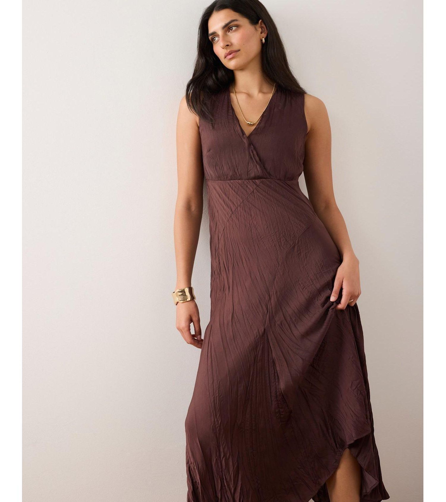 Women's Sleeveless V-Neck Crinkle Maxi Dress