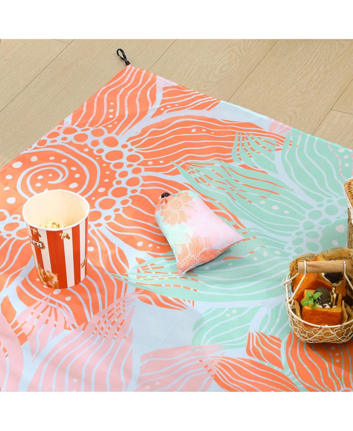 Piscifun Lightweight Portable Waterproof Sandproof Outdoor Picnic Blanket with Storage Bag