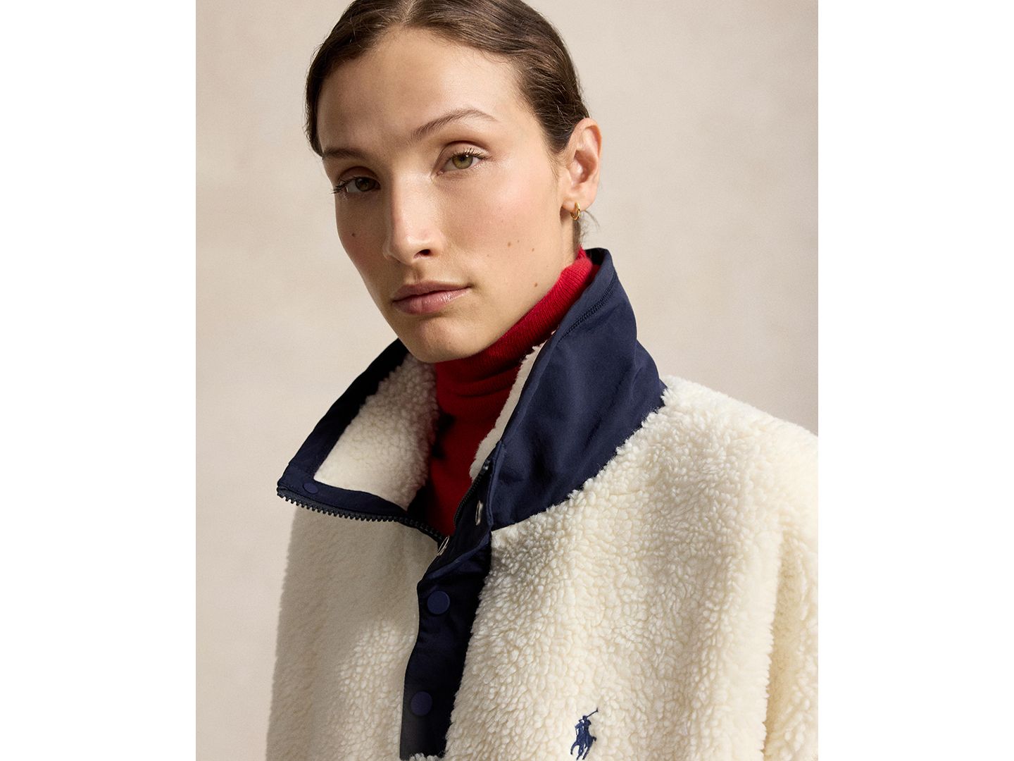 Женская куртка Polo Ralph Lauren Polo Bear High-Pile Fleece Funnel Neck, цвет: Кремовый разноцветный — фото 3