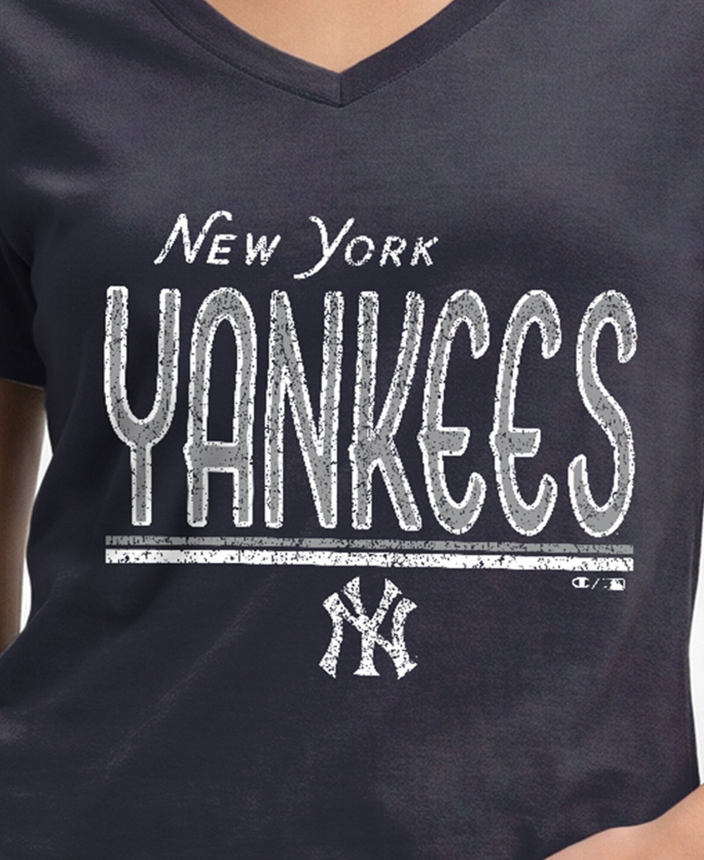 Женская футболка Champion New York Yankees Core V-Neck Classic Fit — фото 4