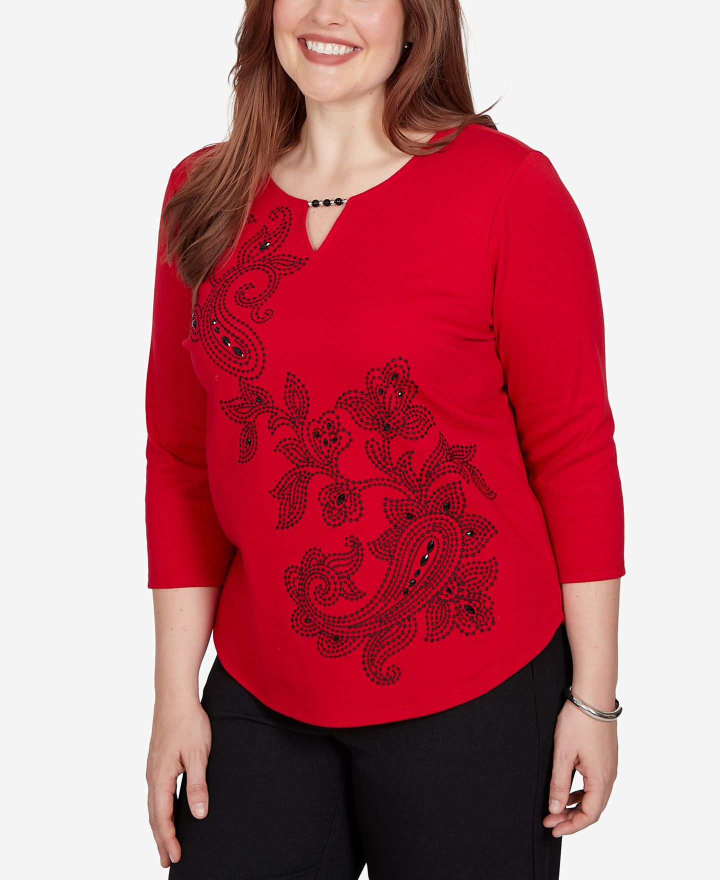 Женский топ Alfred Dunner Petite Keyhole Neck Paisley 3/4-Sleeve, цвет: Красный — фото 2