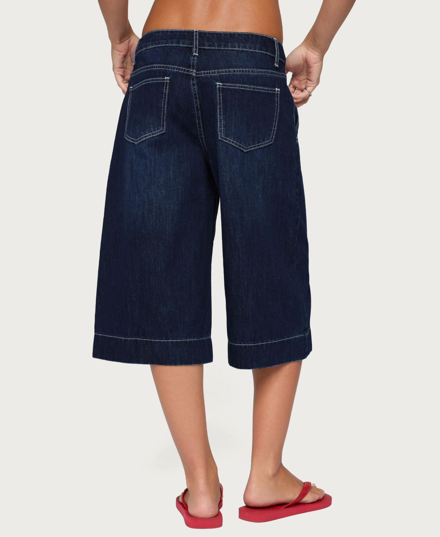 Женские шорты Edikted Letty Low-Rise Wide-Leg Denim Bermuda Shorts, 16" Inseam, цвет: Тёмный синий — фото 2