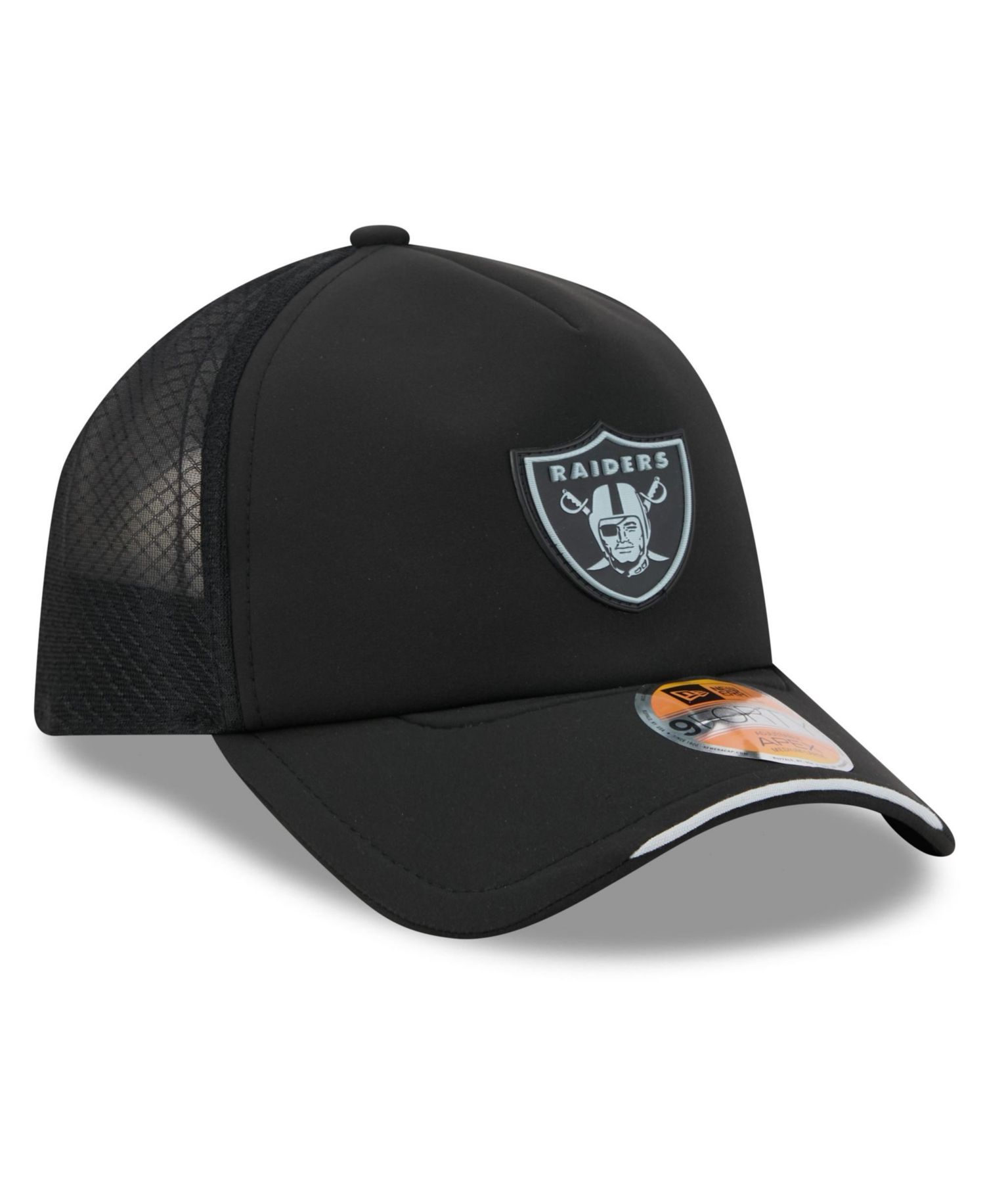 Men's Black Las Vegas Raiders 2026 Sideline Apex 9FORTY Adjustable Trucker Hat
