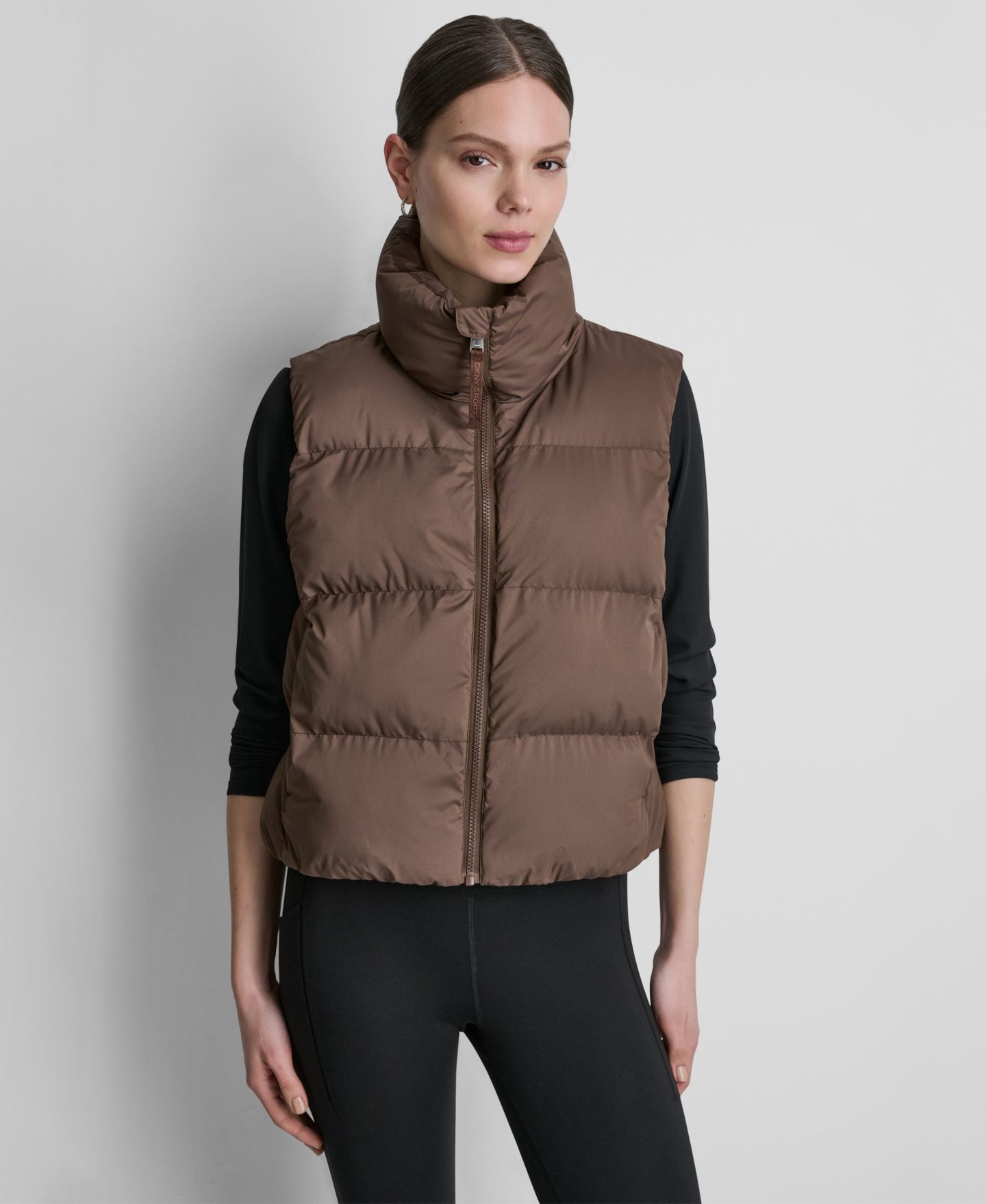 Женский жилет DKNY Sport Mock Neck Puffer Vest, цвет: Чёрный — фото 13