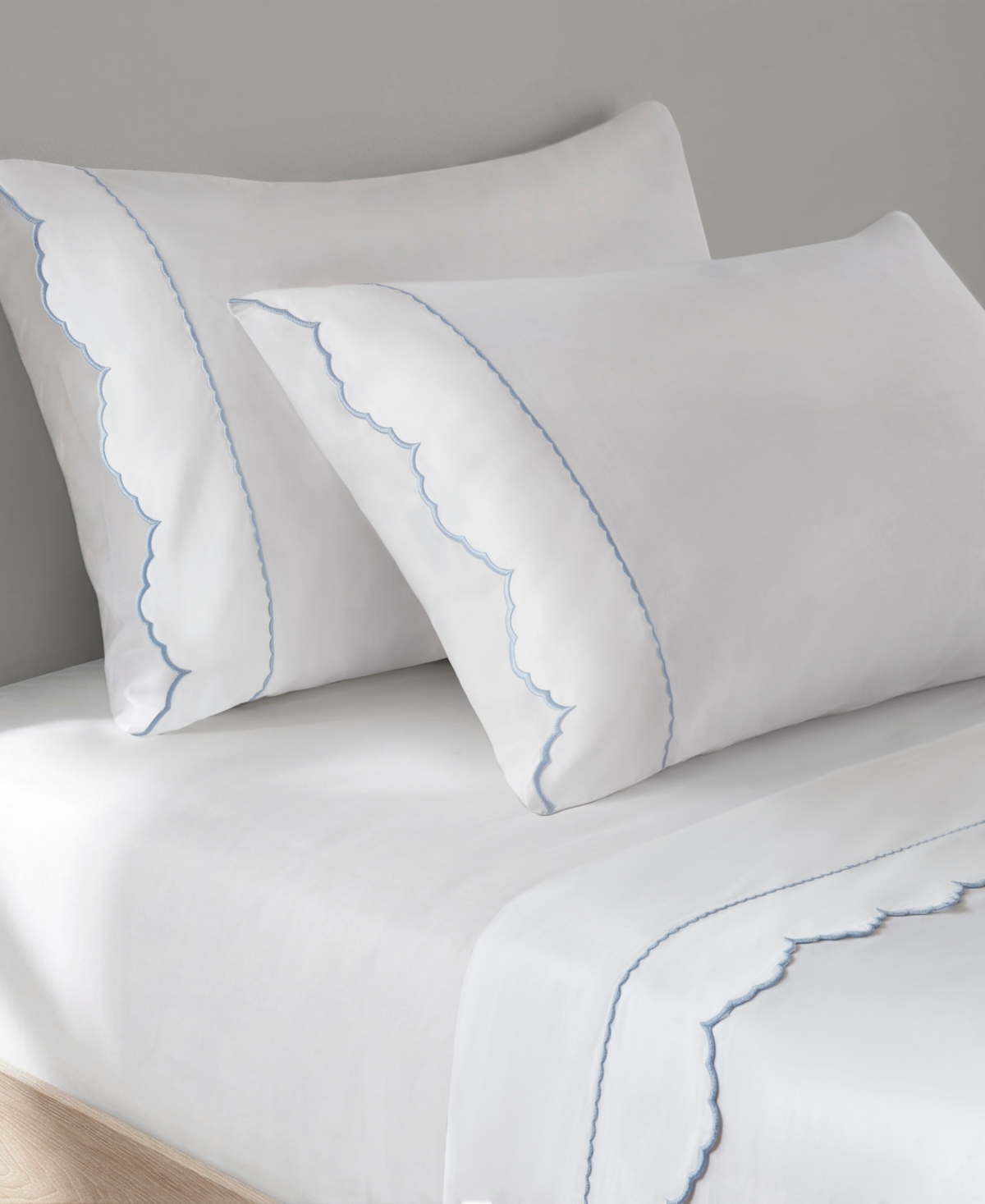 Harbor House Brielle Scalloped Edge 300-Thread Count Cotton 5-Piece Sheet Set, Split King