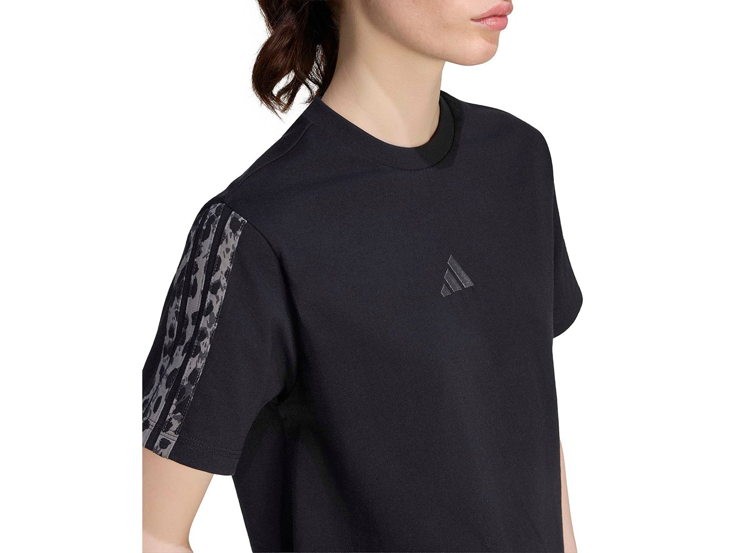 Женская футболка adidas Seasonal Essentials Crewneck, цвет: Чёрный / Разноцветный — фото 4