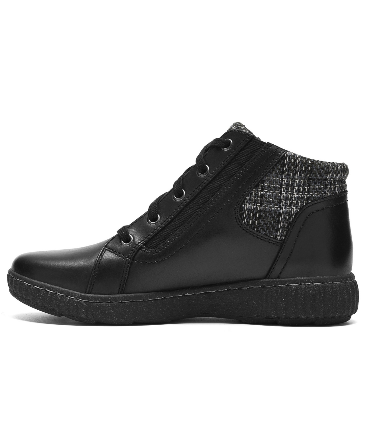 Clarks Women's Caroline Fiana Round Toe Booties