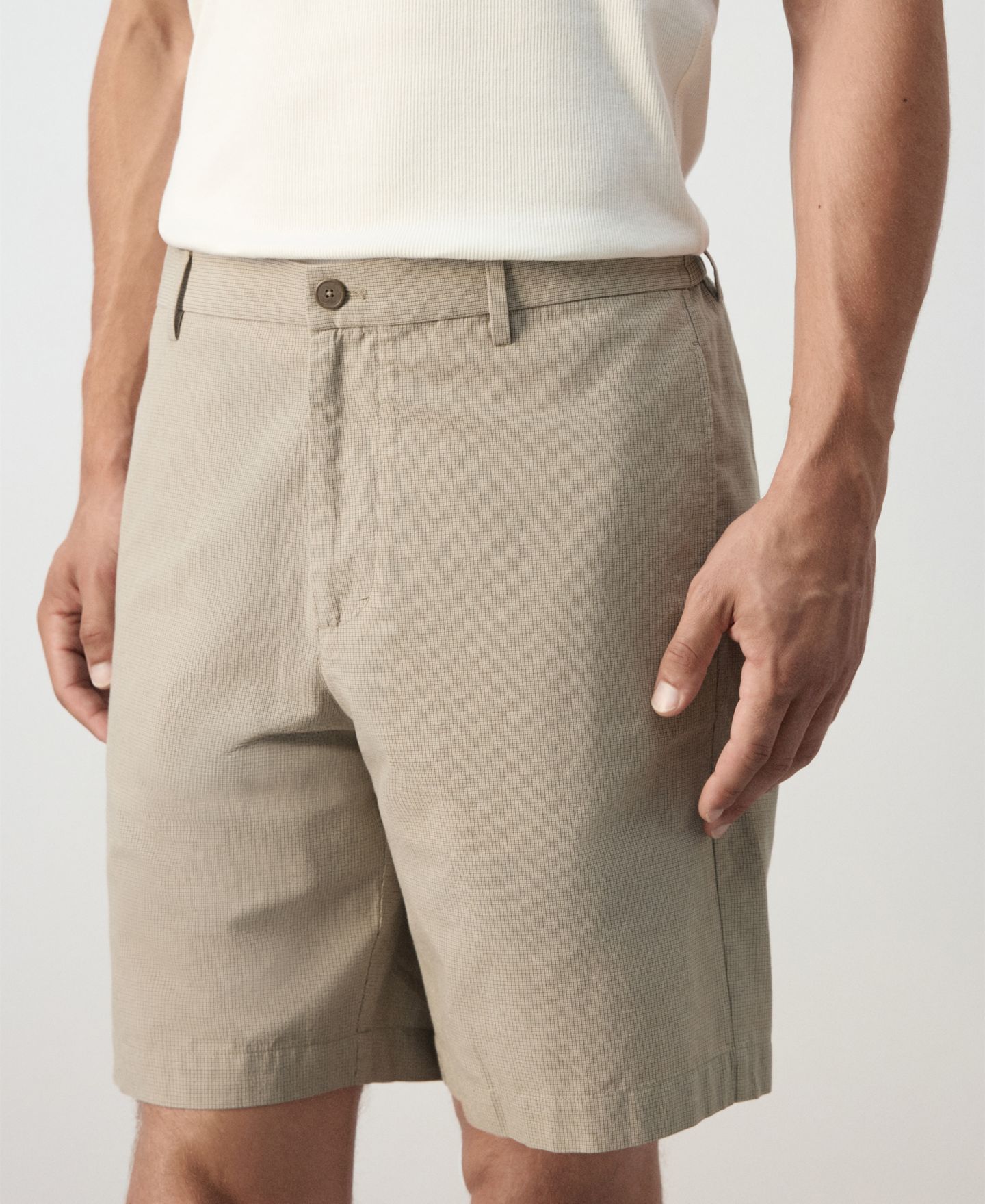 Мужские шорты Mango Slim-Fit Micro-Check Bermuda 8.54" InseamShorts, цвет: Бежевый — фото 6