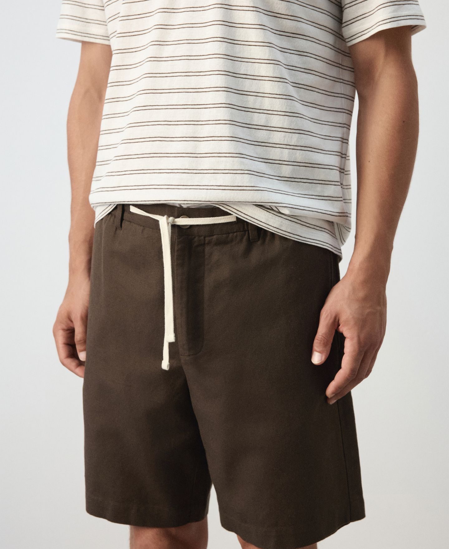 Мужские шорты MANGO Cotton-Linen Blend Mid-Rise Bermuda 8.54" Inseam, цвет: Коричневый — фото 5
