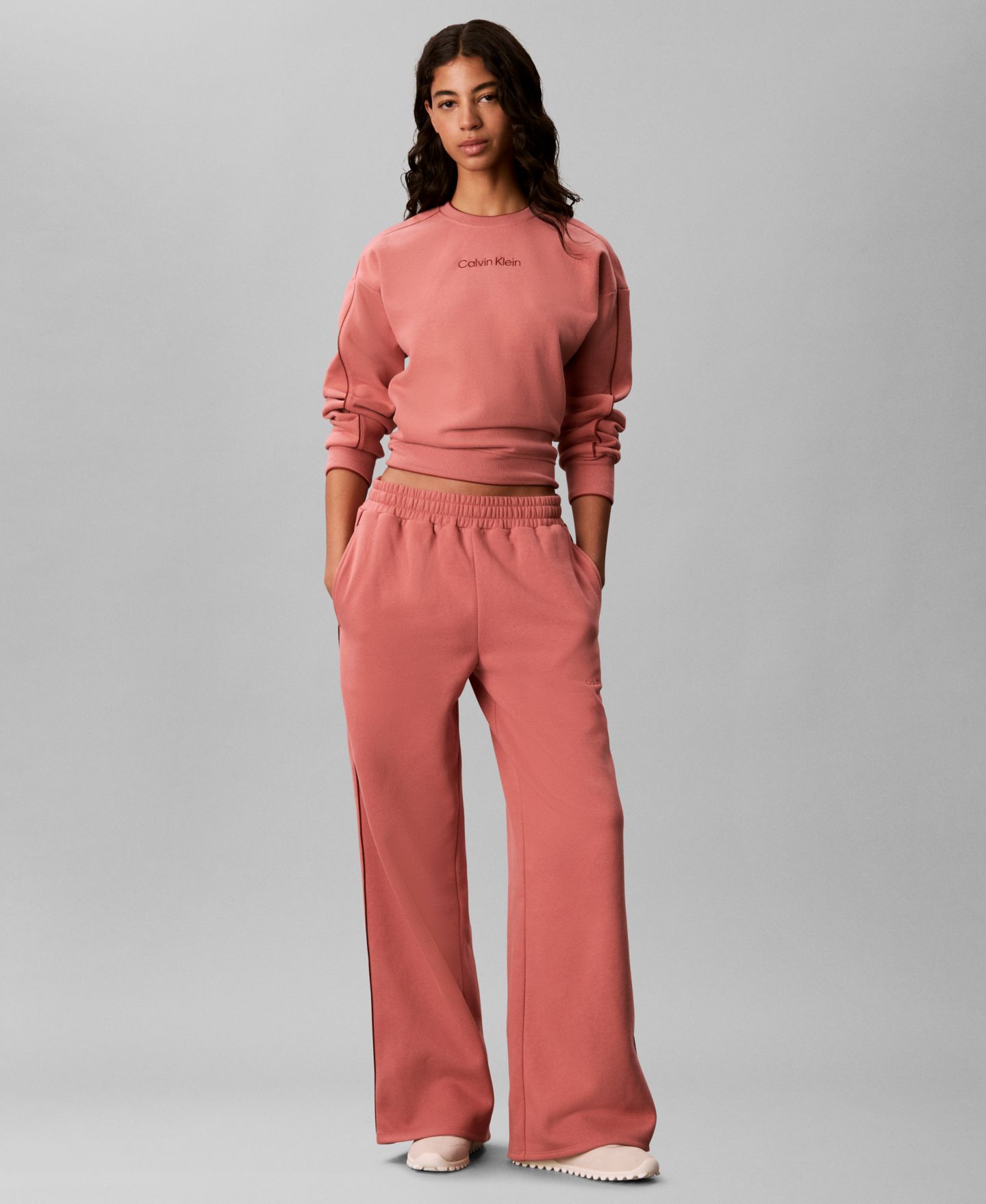 Женская толстовка Calvin Klein Performance Piped Crew Long-Sleeve Sweatshirt, цвет: Розовый — фото 2