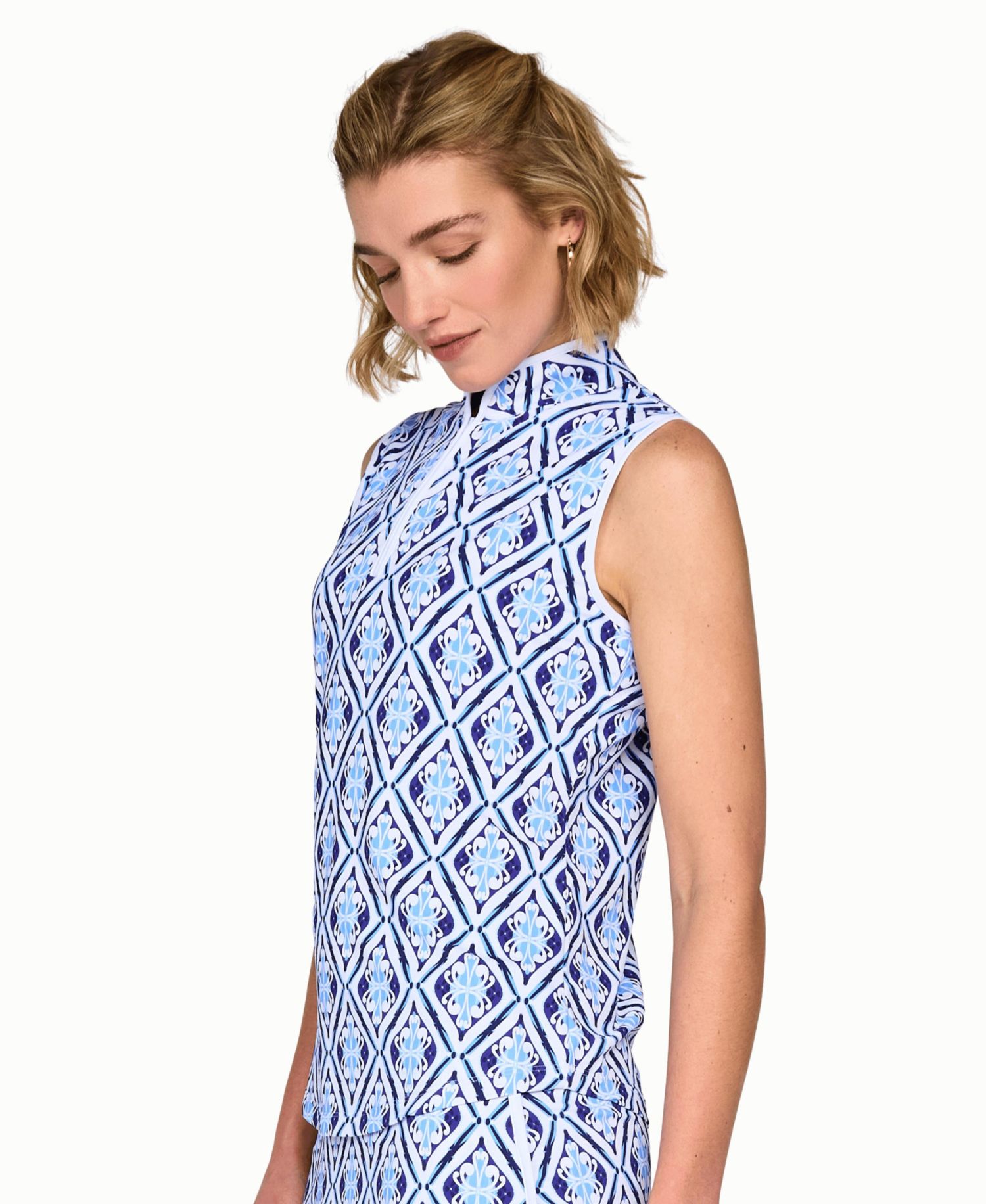 Women's Mock Neck Sleeveless Athletic Fit Top