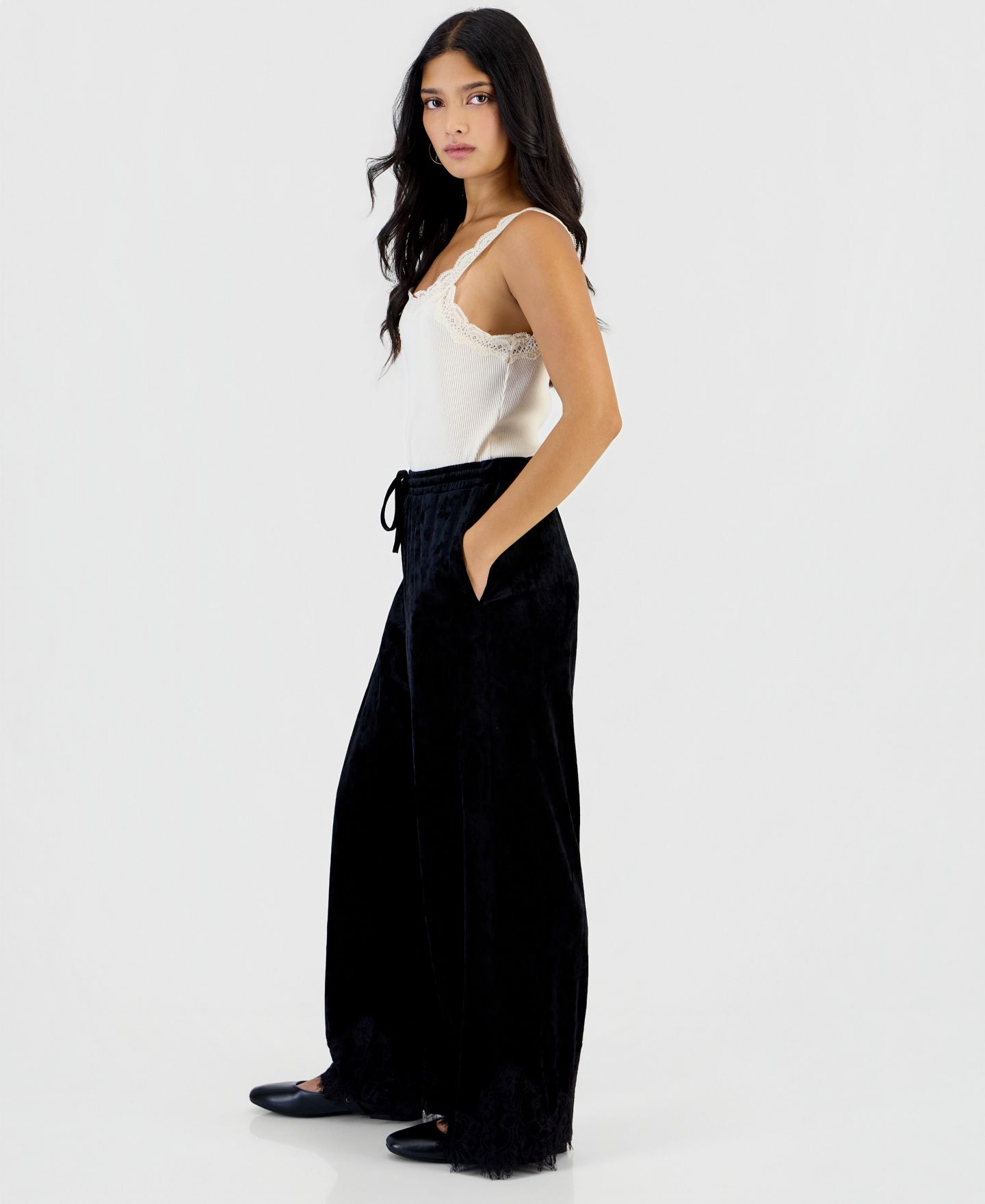 Женские брюки And Now This Petite Velvet Lace-Trim Wide-Leg High-Rise, цвет: Глубокий чёрный — фото 3