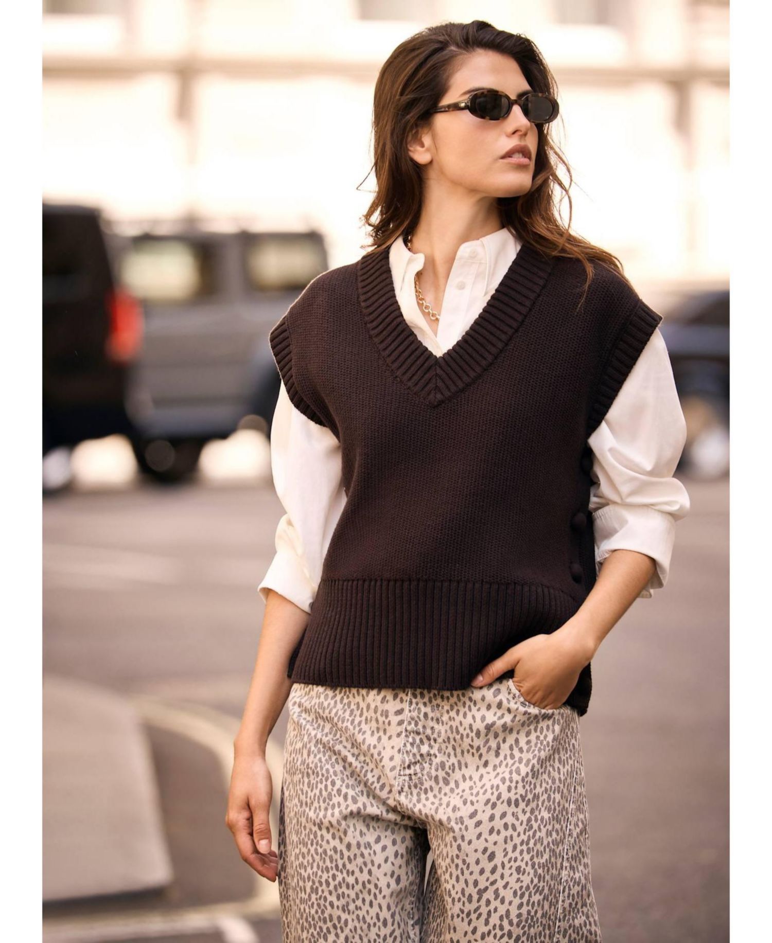 Women's Sleeveless V-Neck Ribbed Trim Sweater Vest