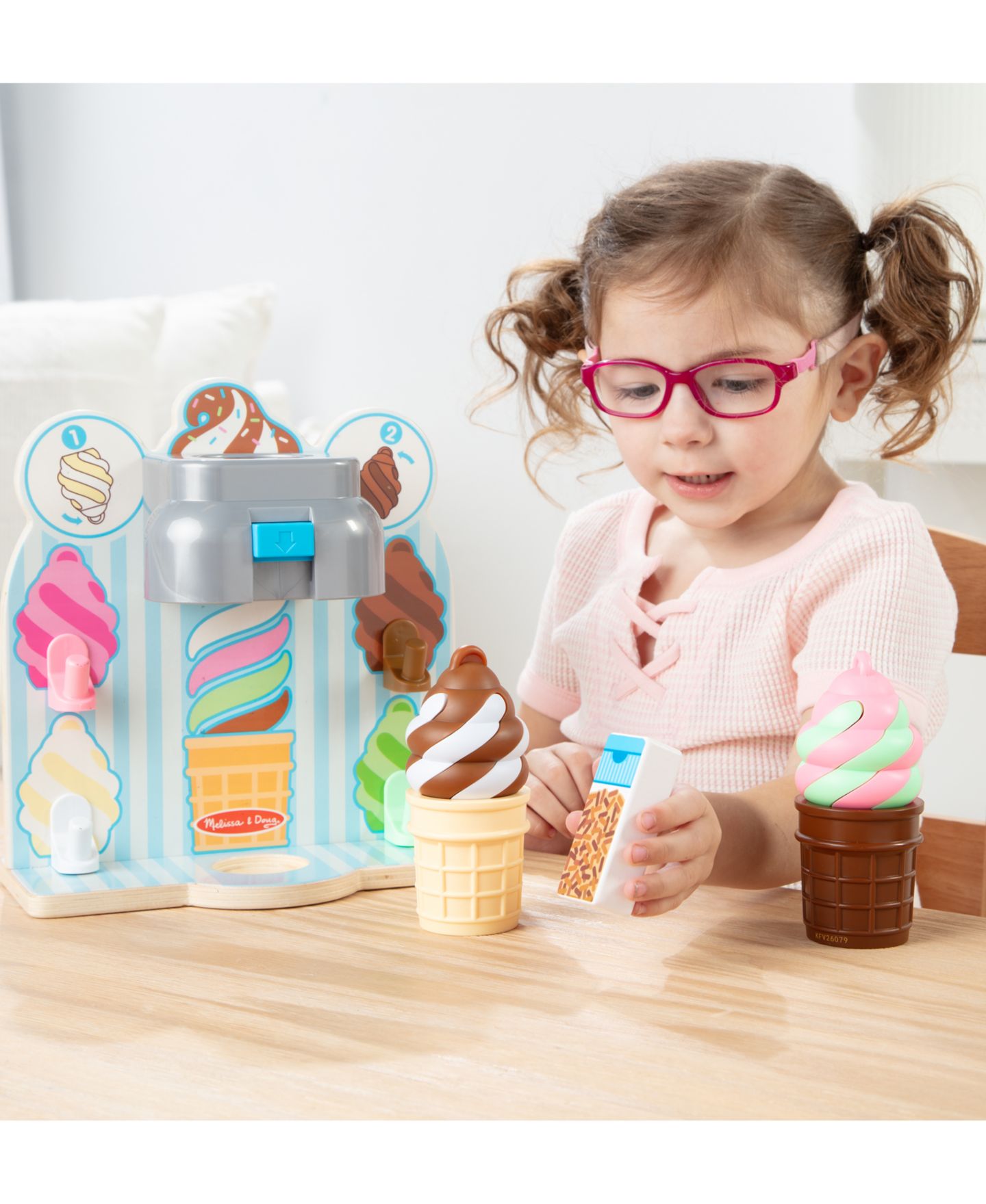 Детские игрушки Melissa and Doug Two-Color Swirl & Serve 8-Piece Ice Cream Play Set, Ages 3+ — фото 4