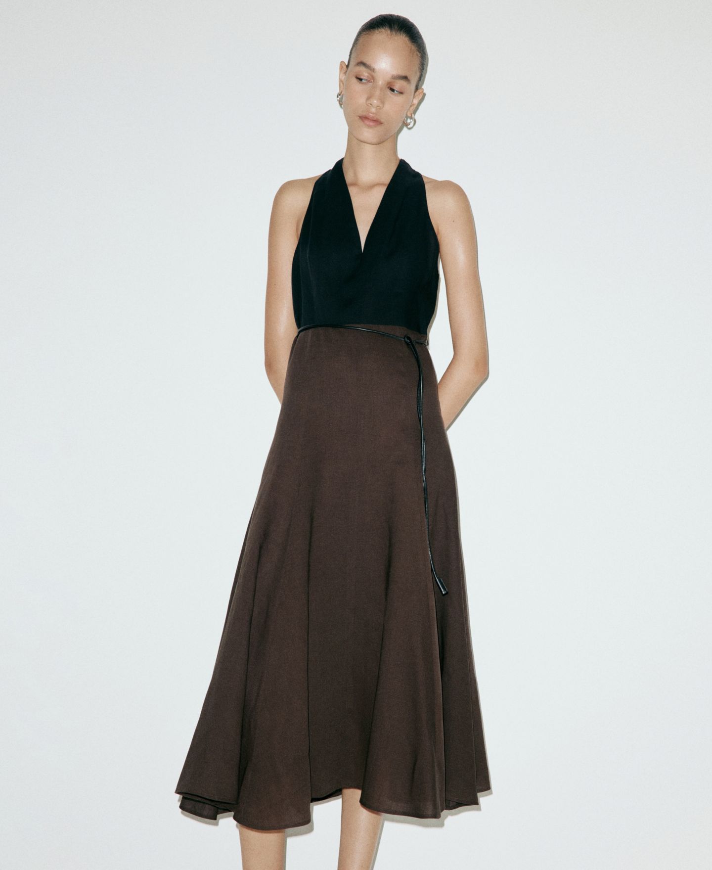Женское платье Mango Bicolor A-Line Midi Sleeveless V-Neck, цвет: Чёрный — фото 4