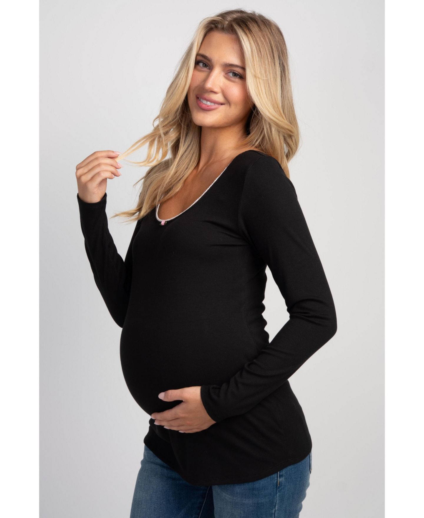 Женская футболка Hello Miz Maternity Long-Sleeve Scoop-Neck Lace-Trim, цвет: Чёрный — фото 2