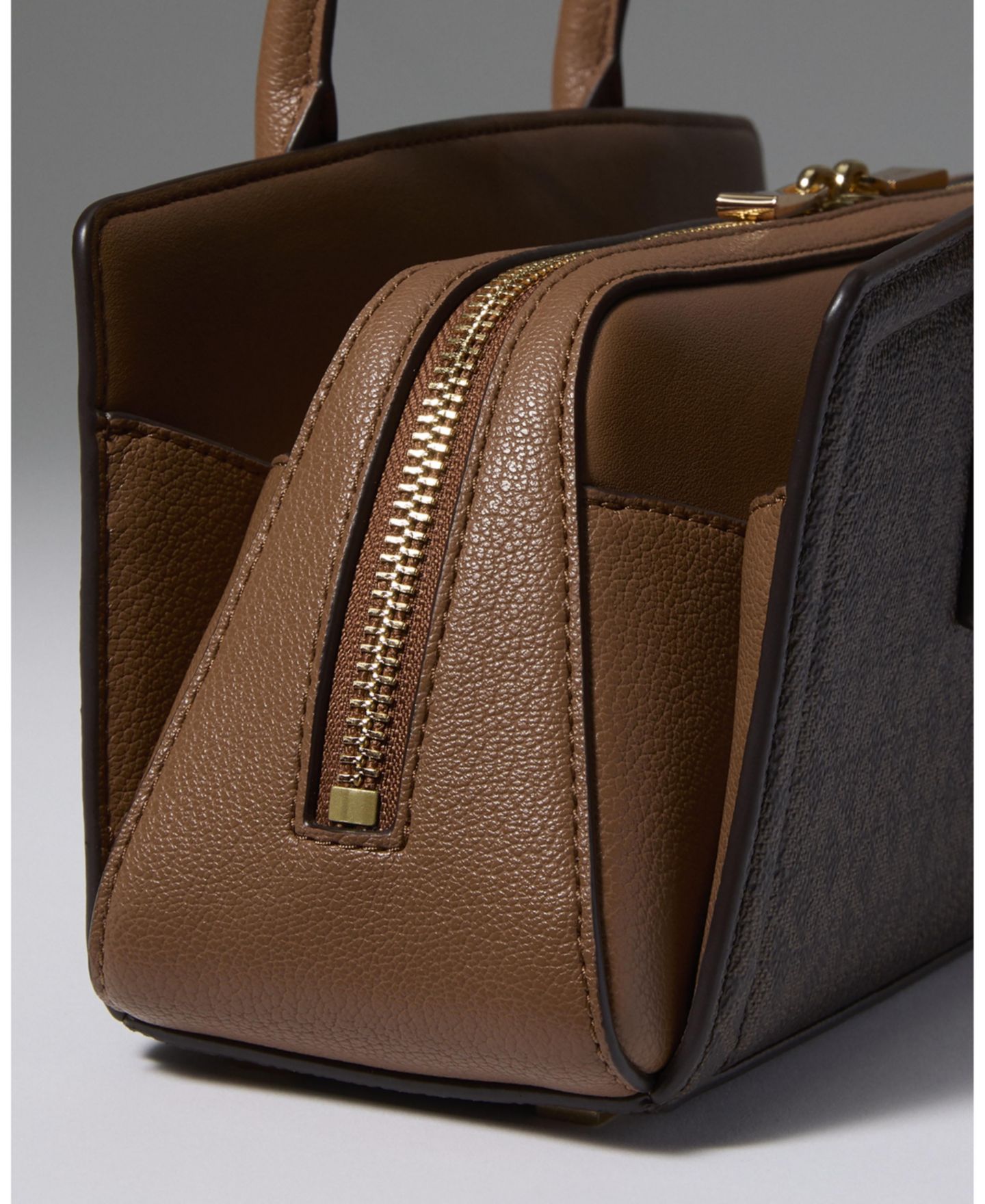 Женская сумка Michael Kors Laila Small East West Shoulder Tote Handbag, цвет: Коричневый — фото 6