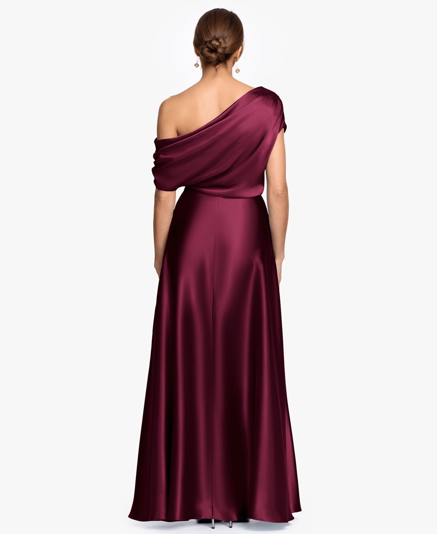 Женское платье Betsy & Adam Plus Size Soley Off-the-Shoulder Ruched Satin Gown, цвет: Бордовый — фото 2