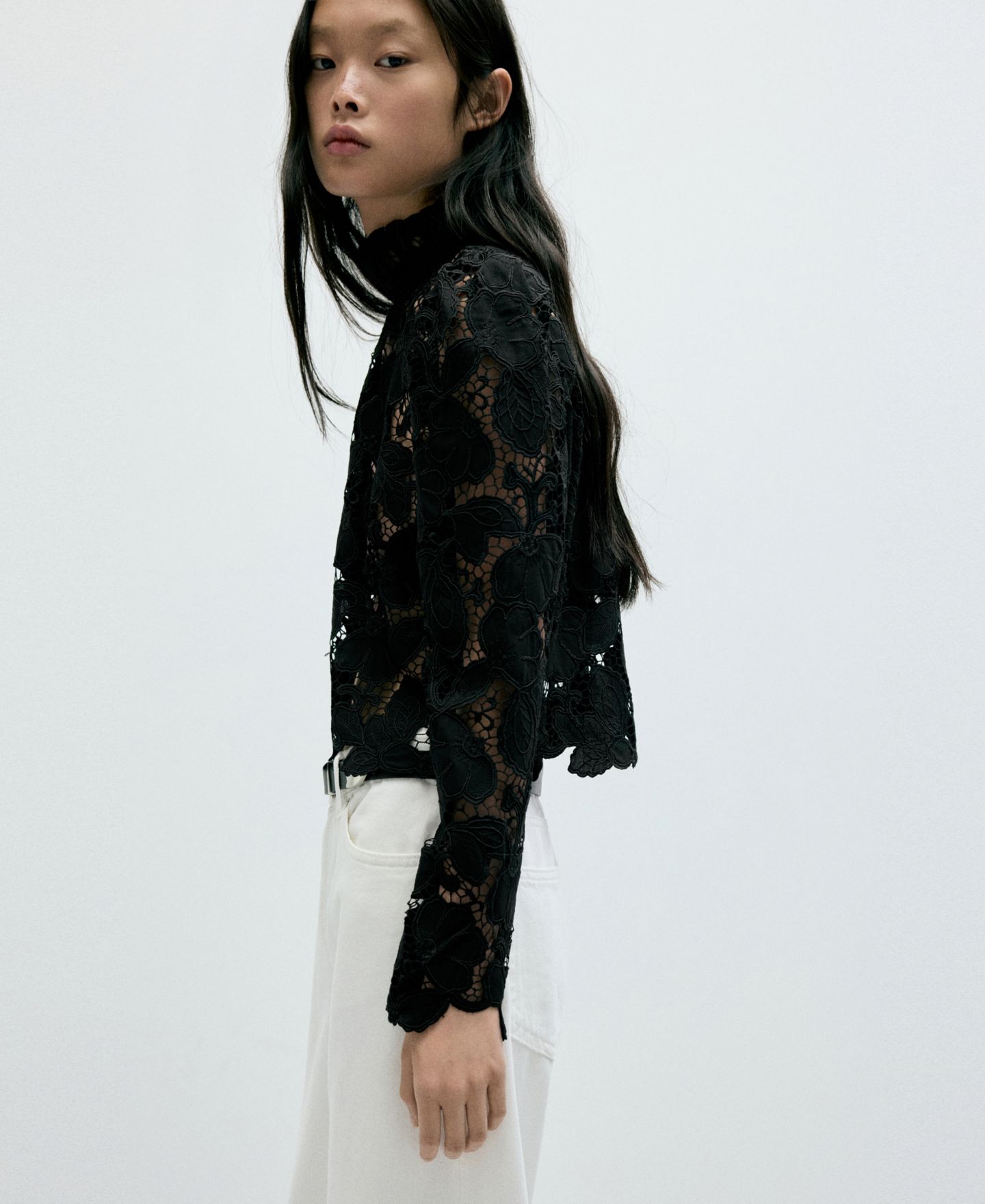Женская блузка Mango Band Collar Guipure Long-Puffed-Sleeve, цвет: Чёрный — фото 4
