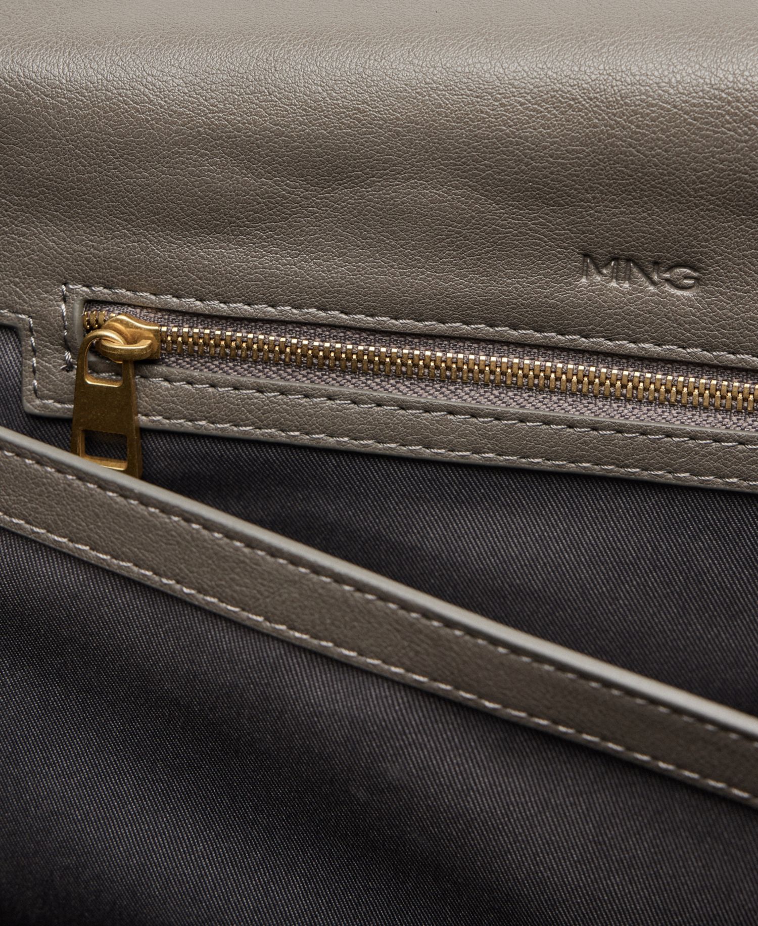 Women's Selection Medium Leather Flap Shoulder Bag