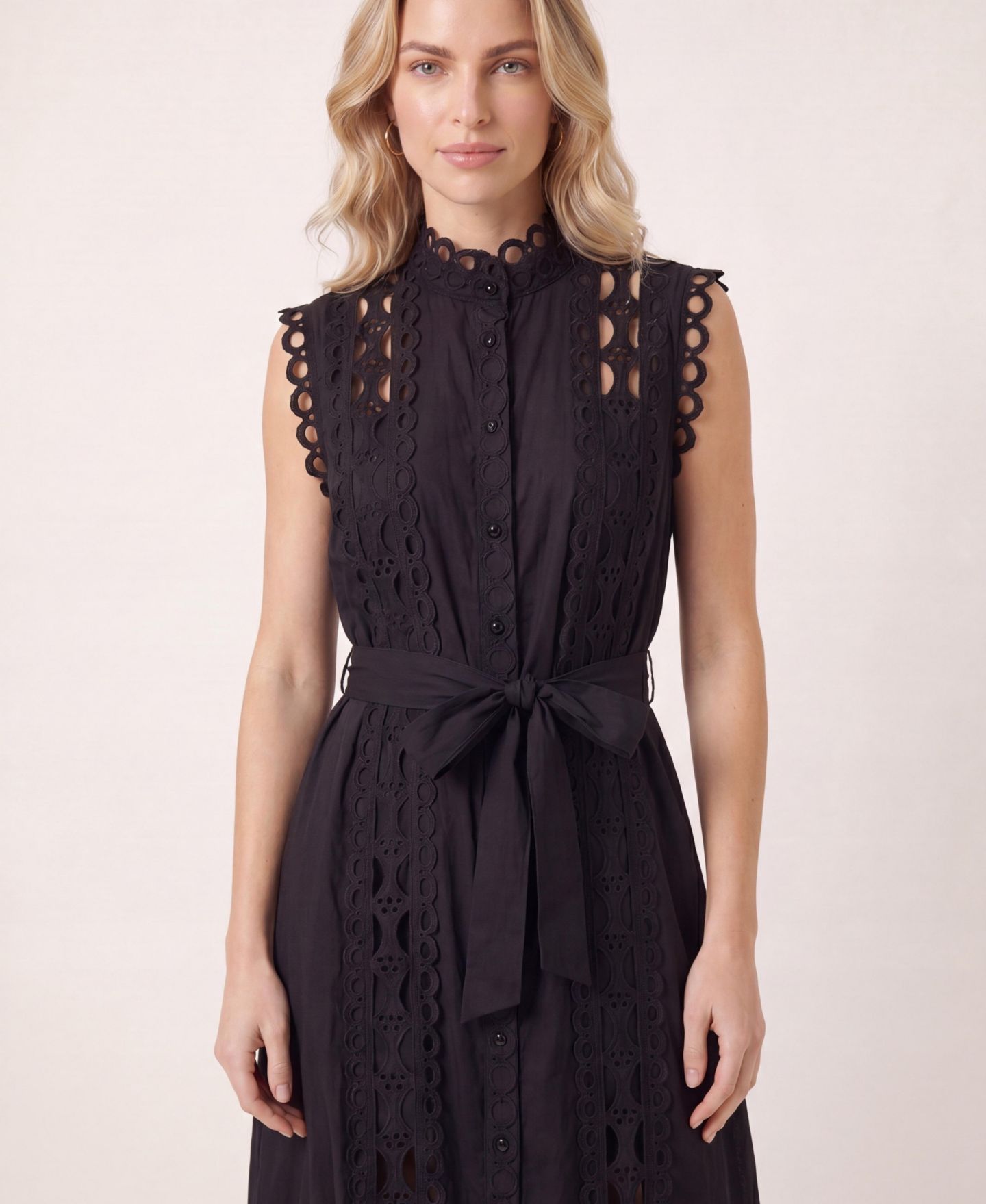 Женское платье Modenaire Sleeveless High-Neck Lace Overlay Maxi, цвет: Чёрный — фото 4