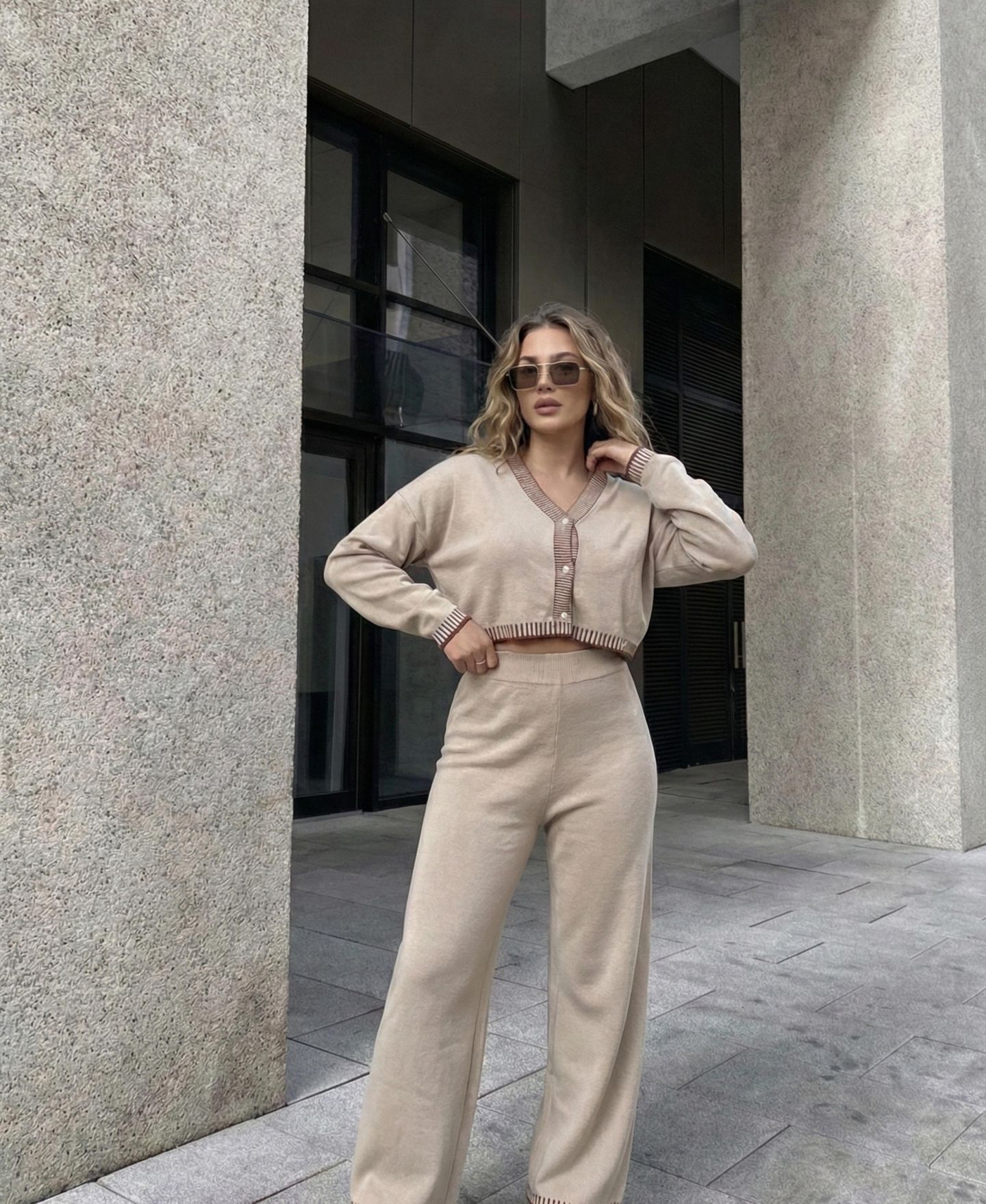 Женский комплект Modenaire Knit Contrast-Trim V-Neck Cropped Cardigan and Wide-Leg Pants, 2-Piece Set, цвет: Бежевый — фото 8