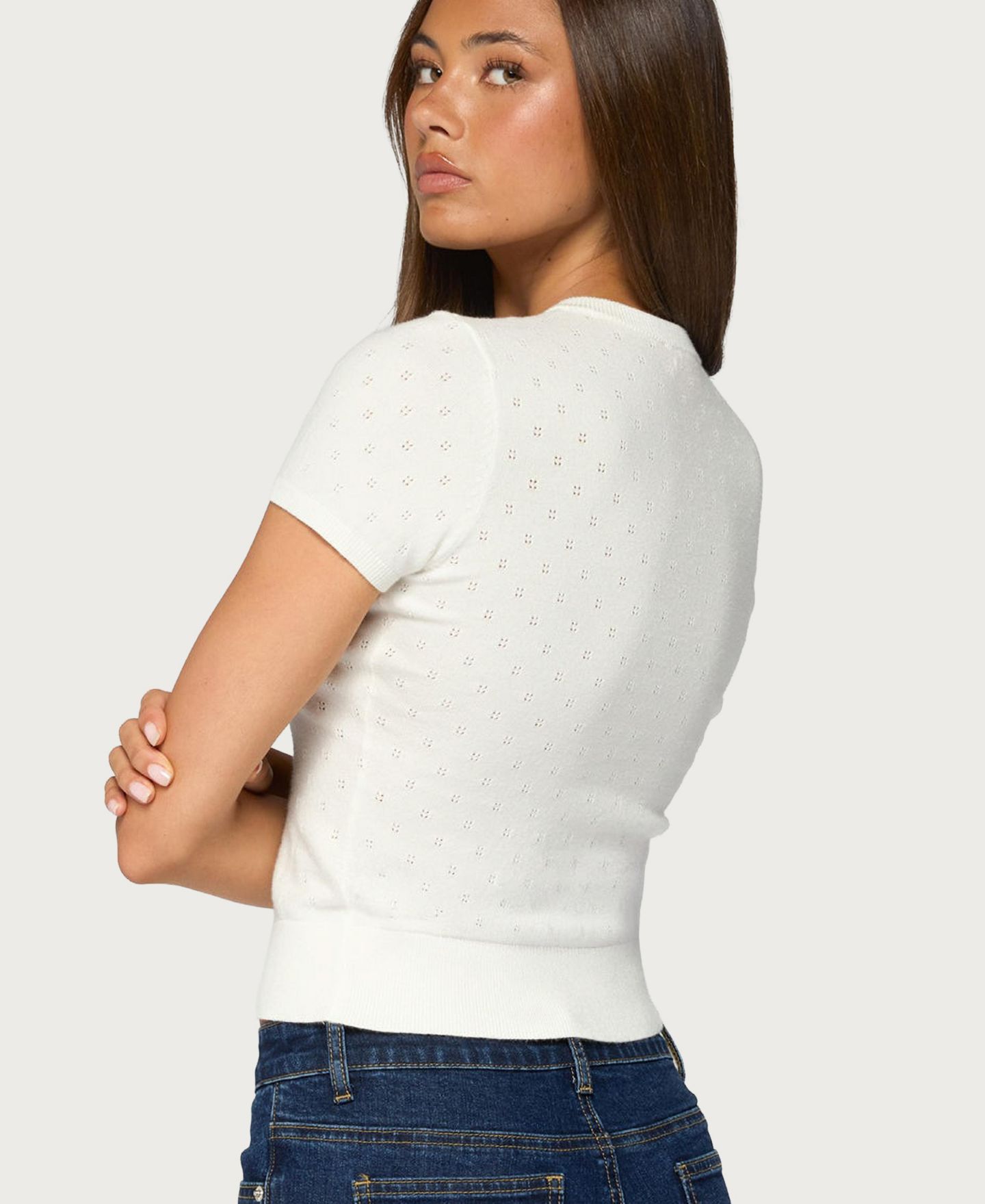 Женский топ Edikted Kiyomi Short-Sleeve Crewneck Button-Up, цвет: Кремовый — фото 2