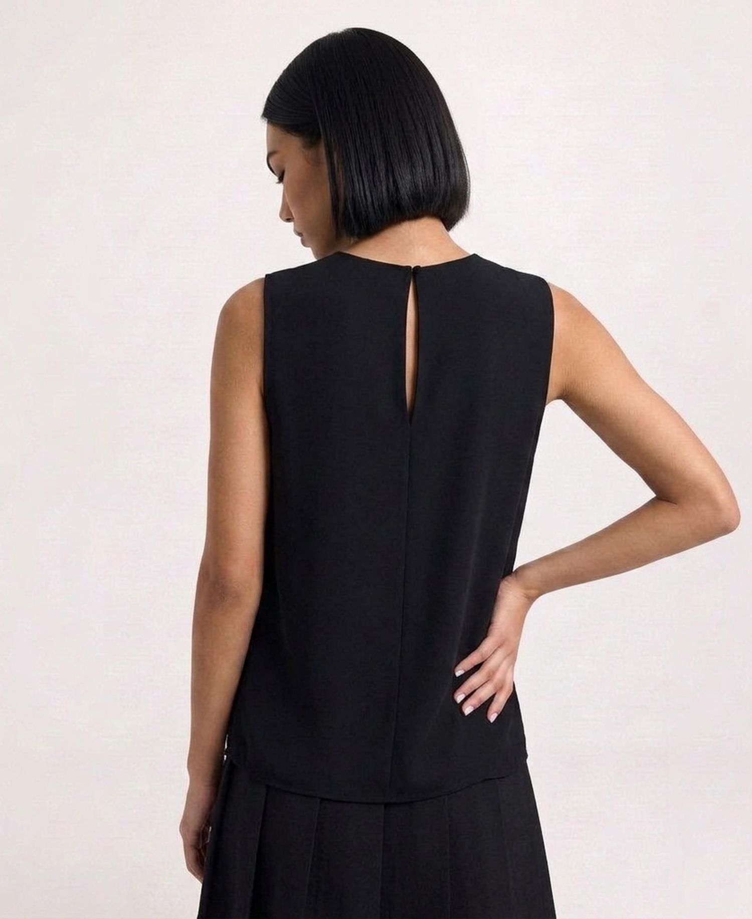 Women's Keyhole Sleeveless Woven Blouse
