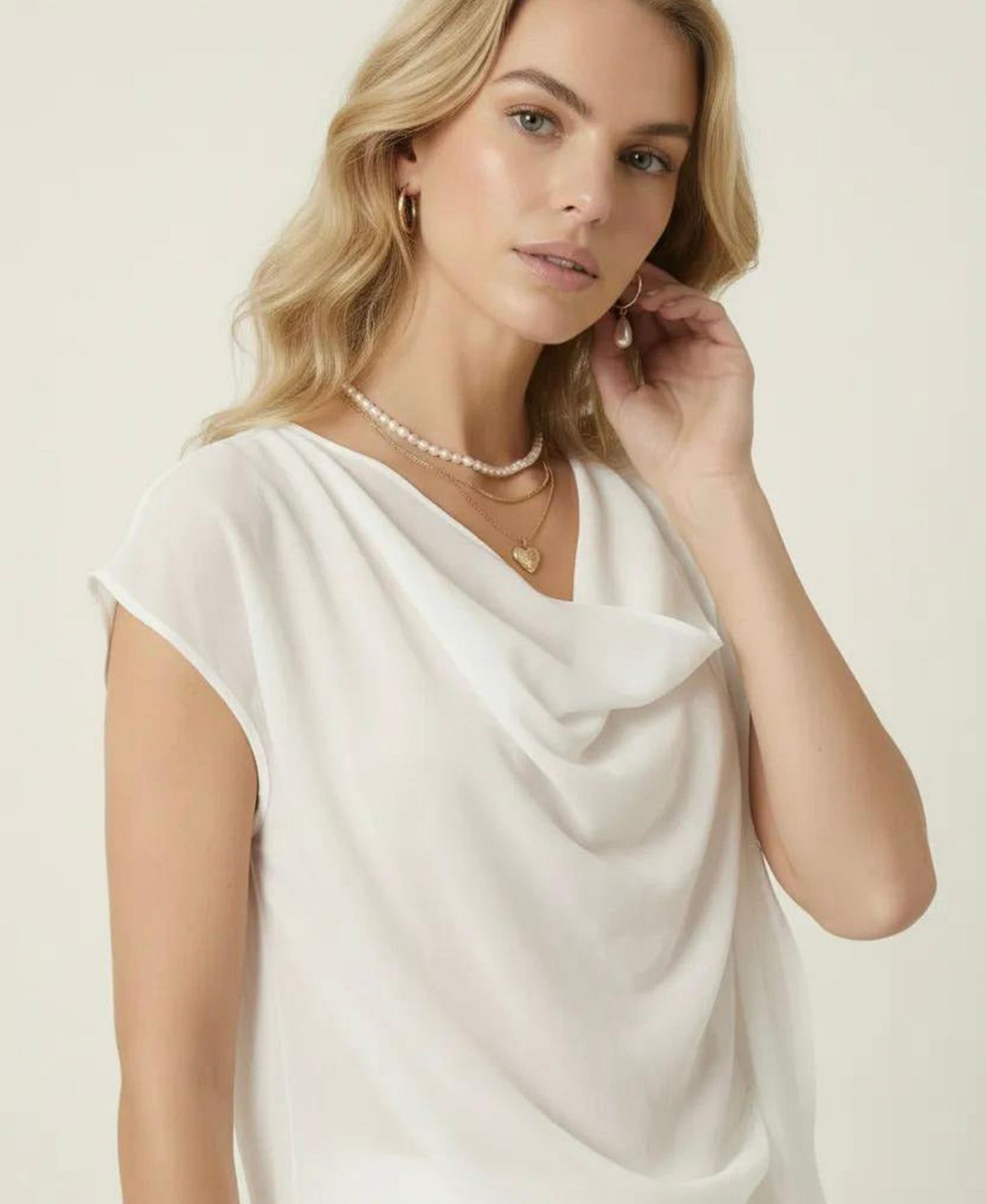 Женская блузка Modenaire Draped Cowl-Neck Asymmetrical Overlay, цвет: Слоновая кость — фото 2