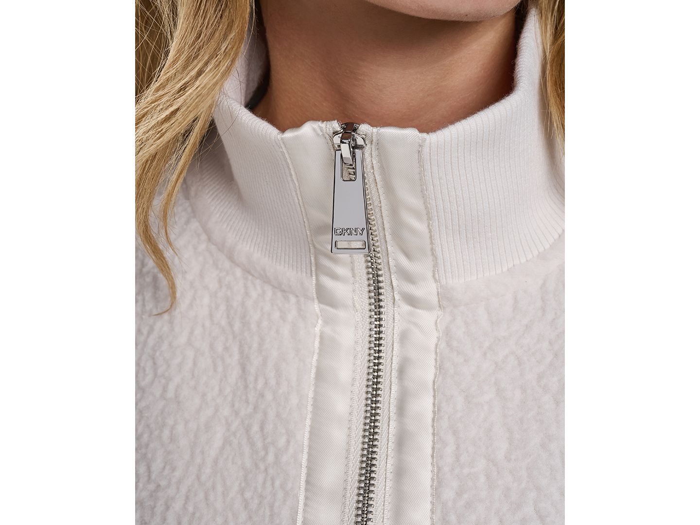 Женский свитер DKNY Sport Sherpa Mock Neck Half-Zip Pullover, цвет: Сливочный — фото 4