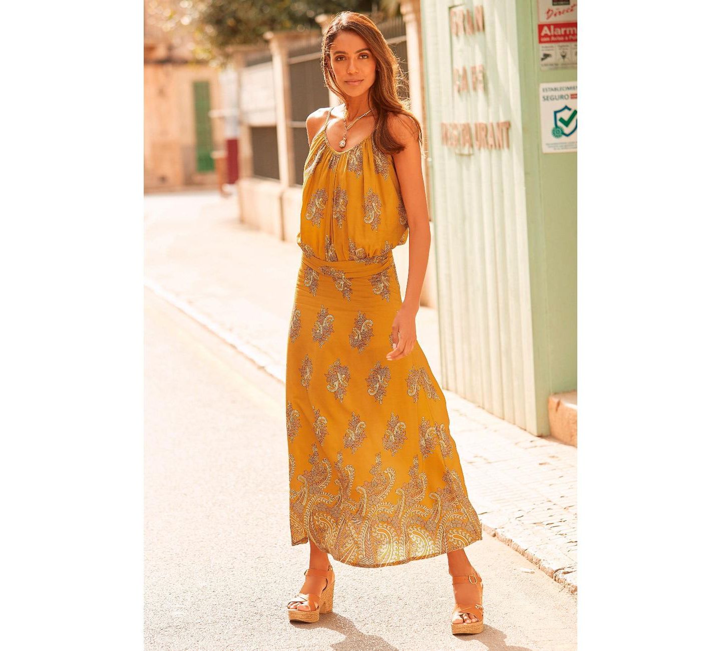 Женское платье Lascana Viscose Paisley Print V-Neck Drop-Waist Maxi, цвет: Карри с принтом — фото 2