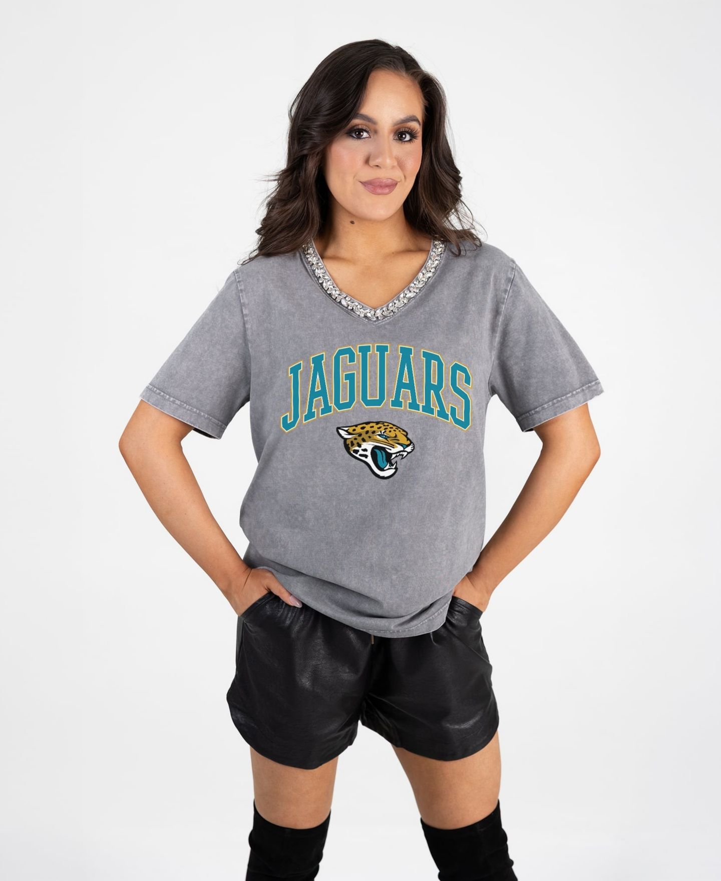 Женская футболка Gameday Couture Gray Jacksonville Jaguars Relaxed Iconic Edge Rhinestone V-Neck — фото 4
