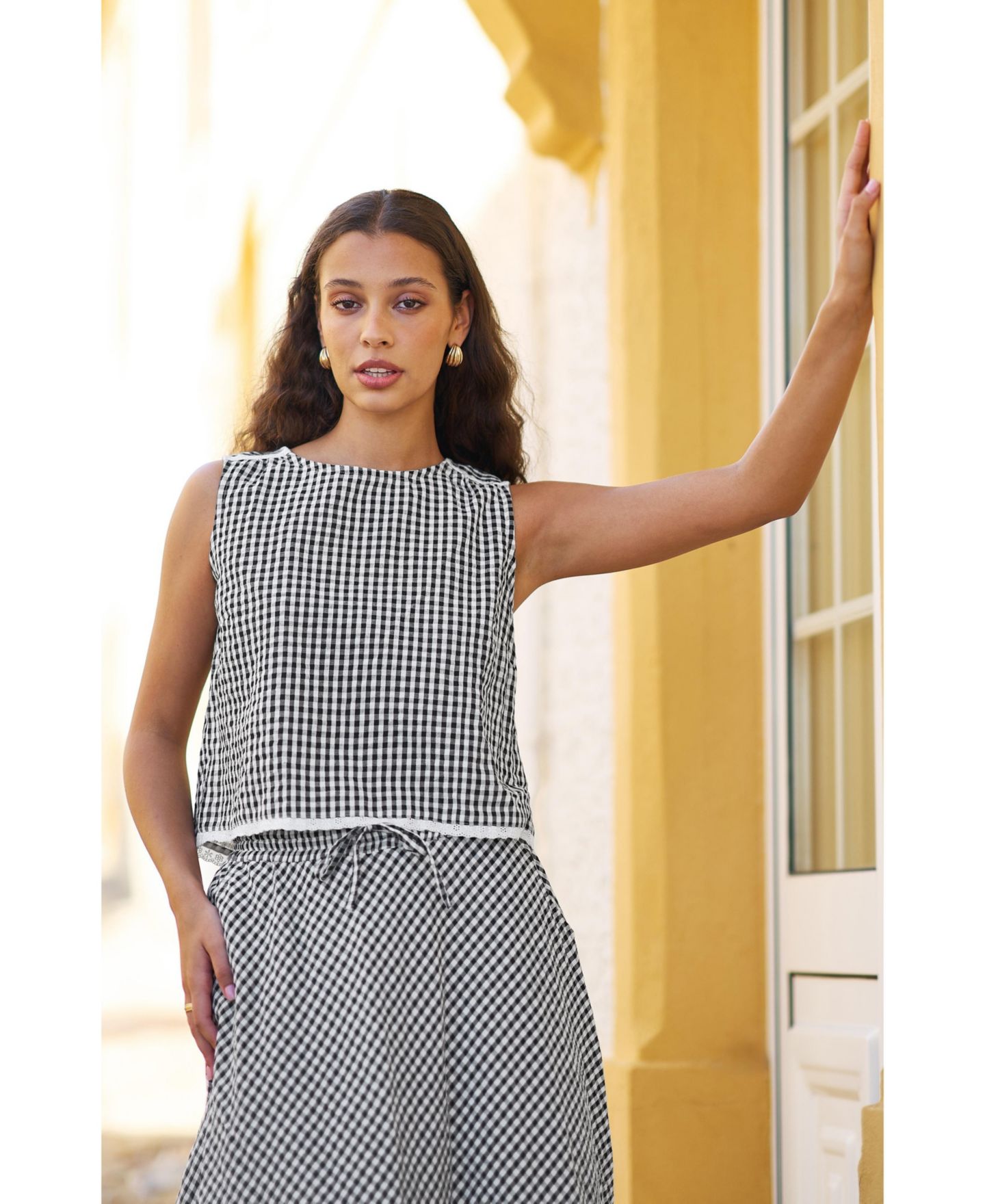 Женский топ Yumi Gingham Lace-Trim Sleeveless, цвет: Чёрный — фото 3