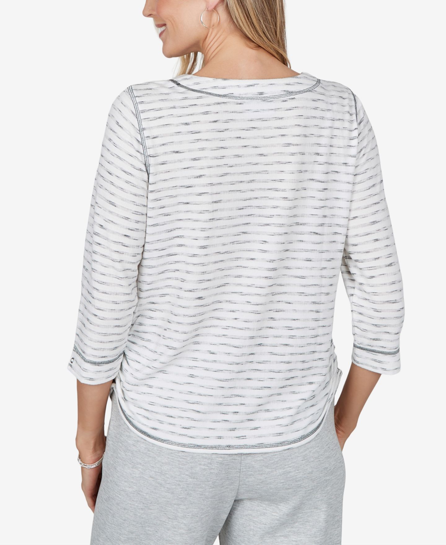 Женская футболка Alfred Dunner Petite Crewneck Ruched 3/4-Sleeve, цвет: Слоновая кость — фото 5