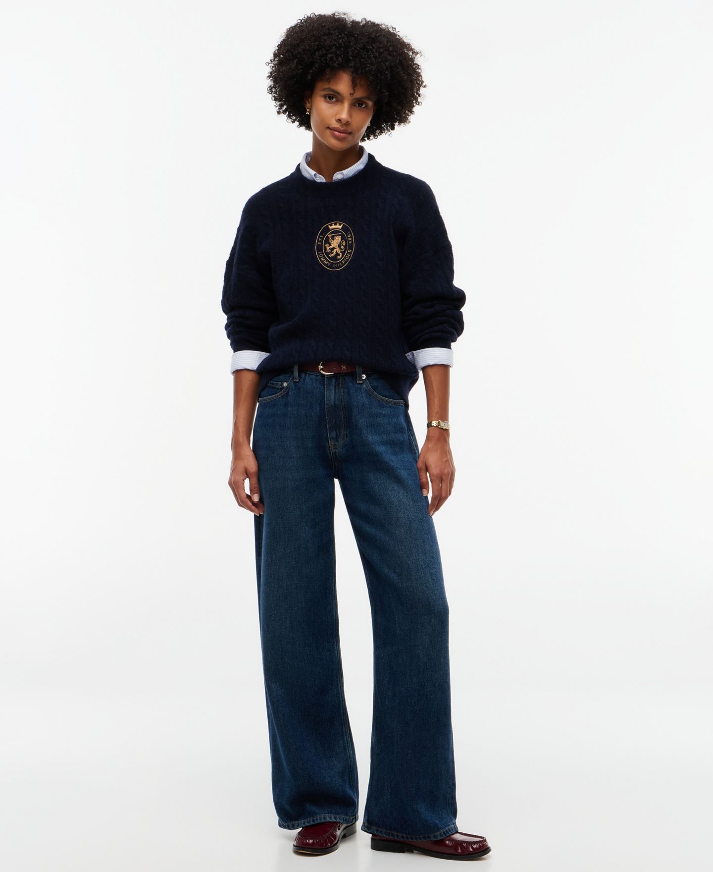 Женский свитер Tommy Hilfiger Cable-Knit Crewneck Embroidered Crest, цвет: Тёмный синий — фото 2