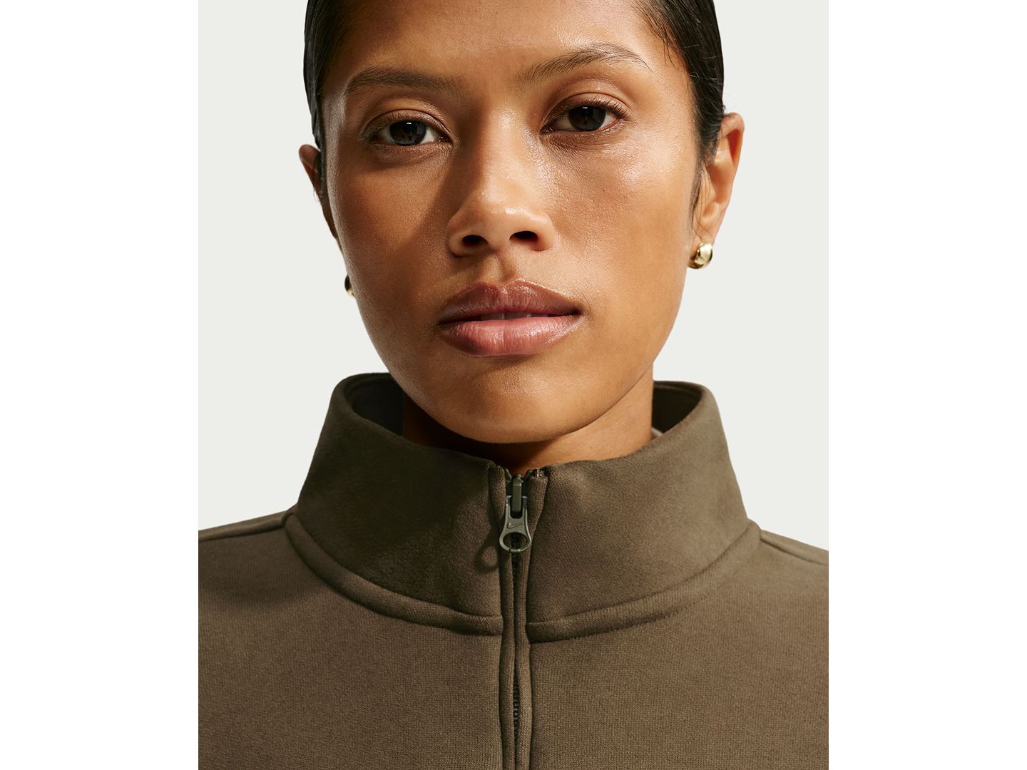 Женский флисовый топ Nike Studio на молнии 1/4, цвет: Тёмный ореховый / Молочный — фото 3