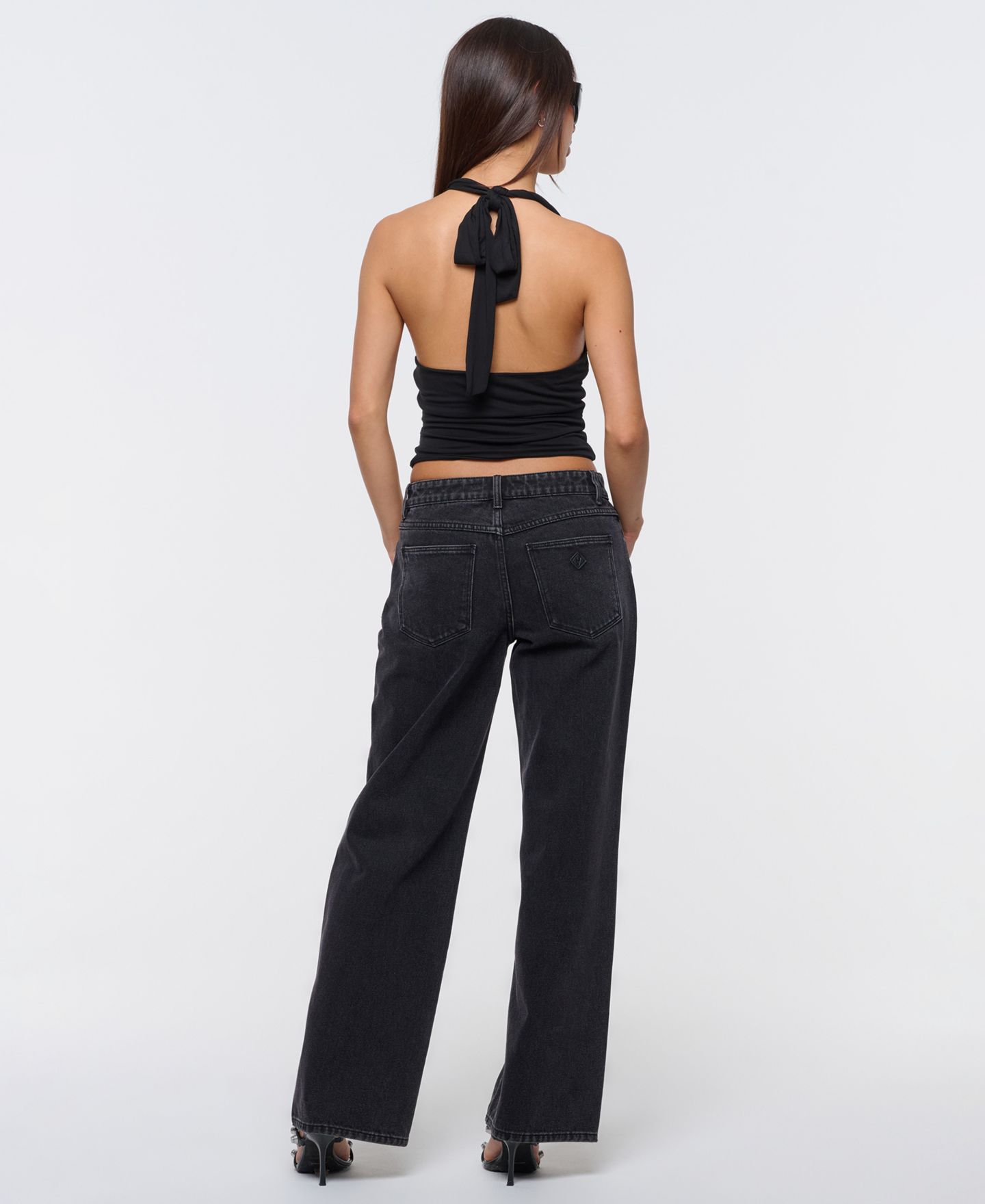 Женские джинсы Abrand Juniors' Heidi High-Rise Wide-Leg Slubby-Textured, цвет: Потёртый чёрный — фото 4