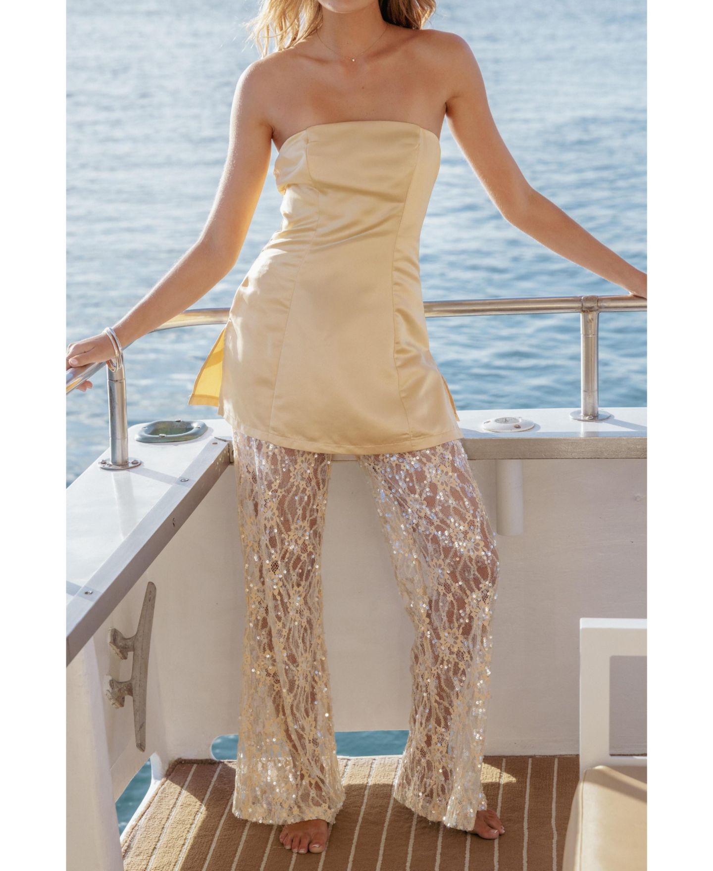 Женский комбинезон Petal and Pup Oxley Strapless Wide-Leg Satin Jumpsuit, цвет: Манговый — фото 5