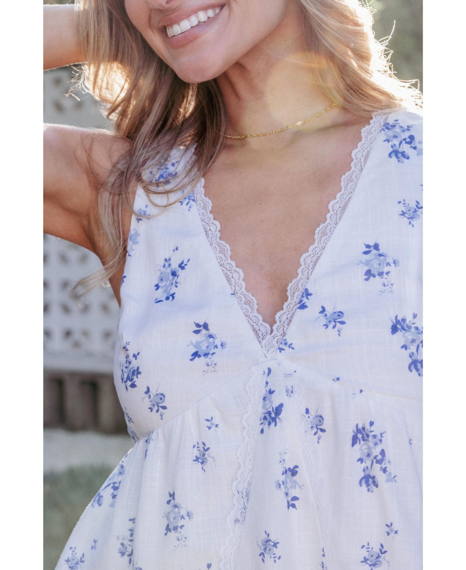 Women's Aminta V-Neck Lace Sleeveless Top