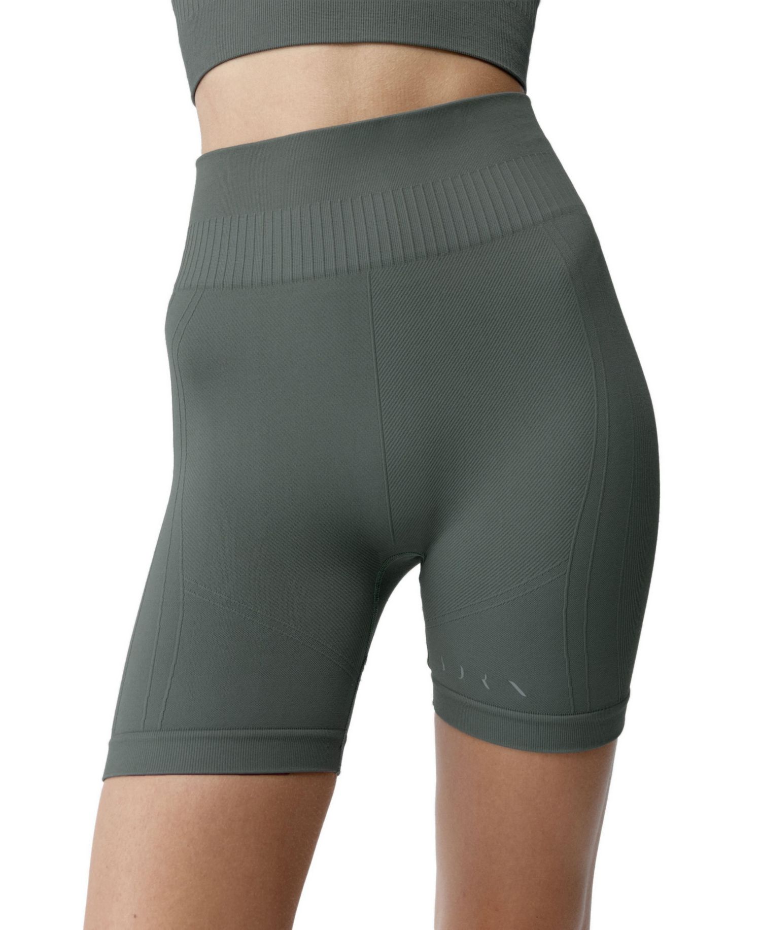 Women's Eris Seamless Sports Short