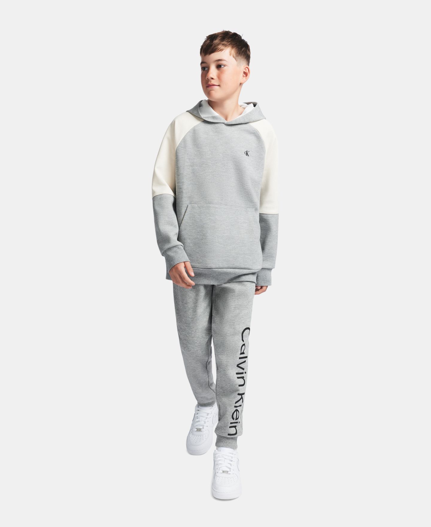 Худи Calvin Klein Colorblock Raglan Fleece для мальчиков, цвет: Средний серый меланжевый — фото 2