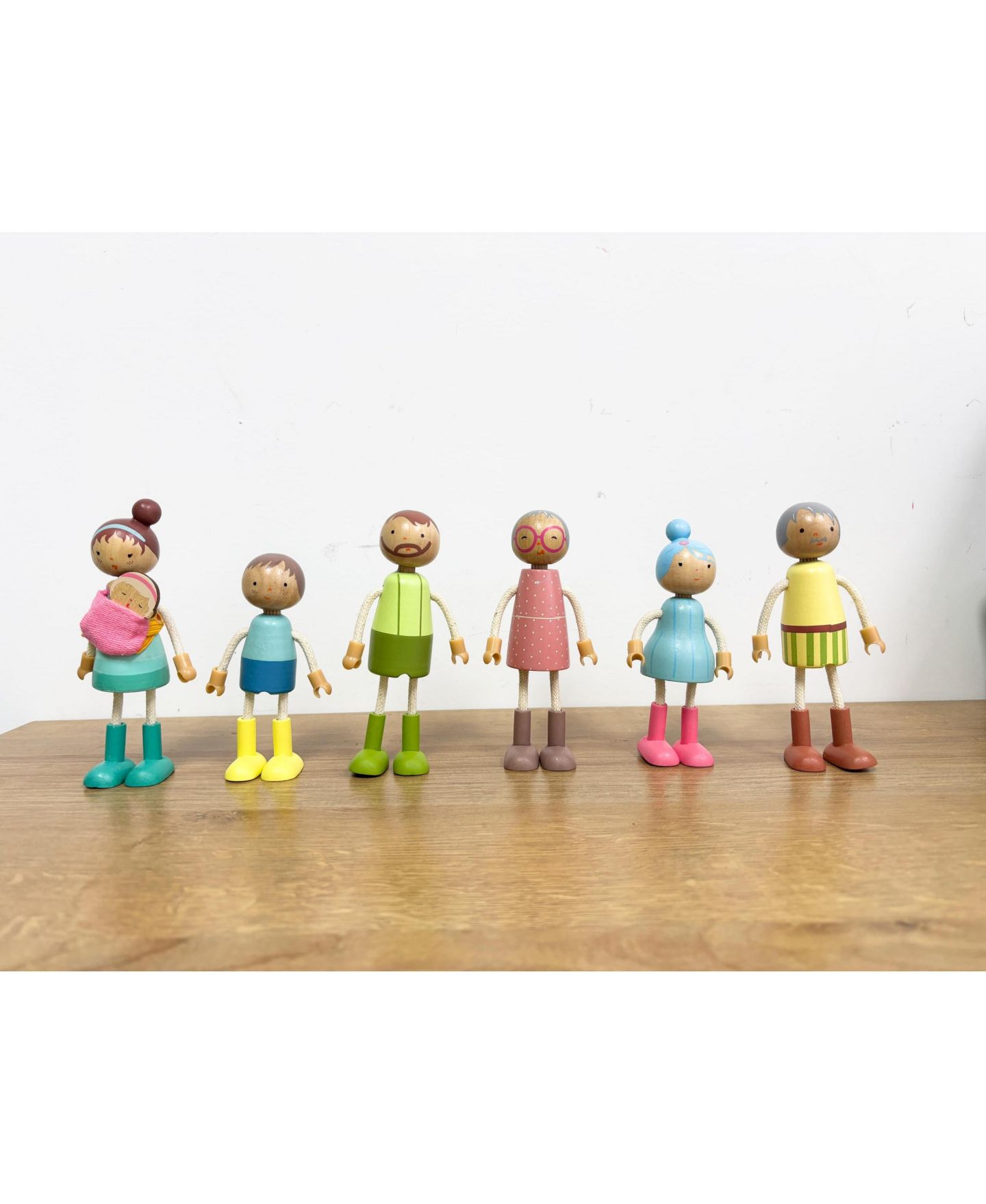 Набор деревянных шарнирных кукол Gnuadz «Семья», 7 шт., от 3 лет, цвет: Dollhouse Family Dolls — фото 5