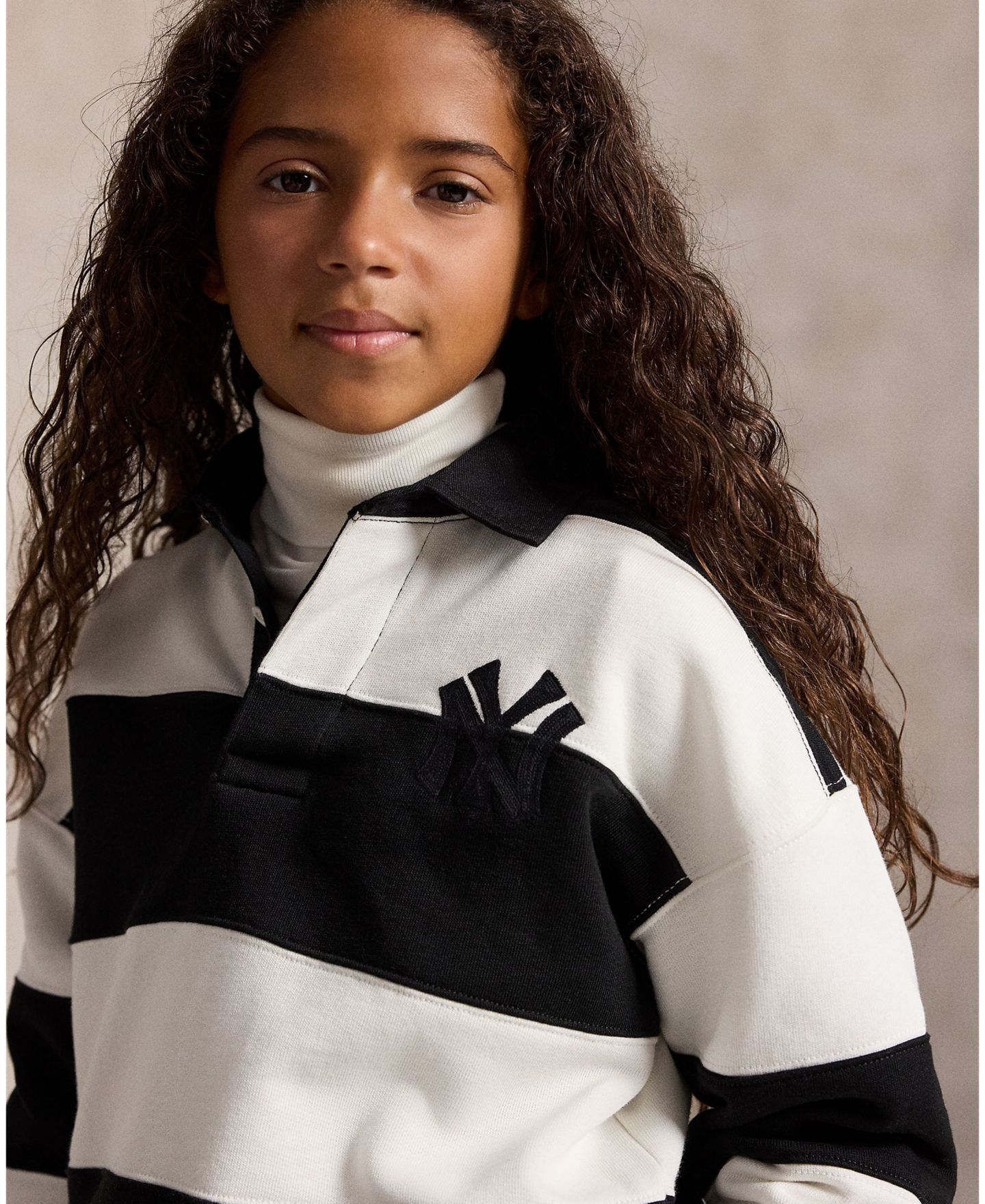 Поло Polo Ralph Lauren New York Yankees Long-Sleeve Rugby Polo для девочек, цвет: Белый / Чёрный — фото 5